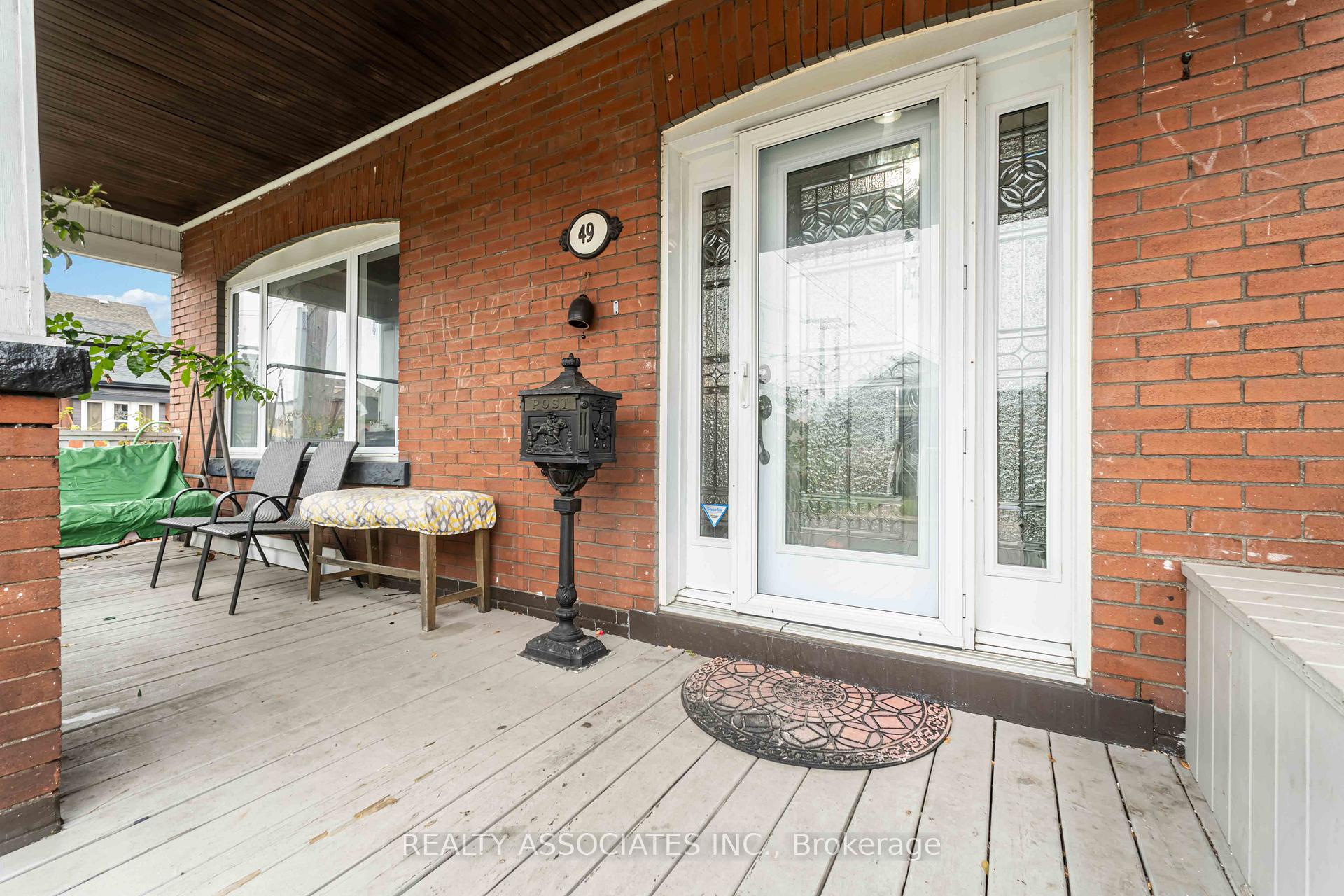 Photo 5 of 49 Connaught Avenue N, Hamilton, Stipley — HOMEH