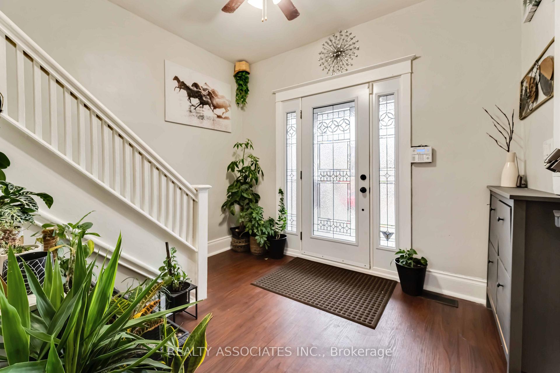 Photo 3 of 49 Connaught Avenue N, Hamilton, Stipley — HOMEH