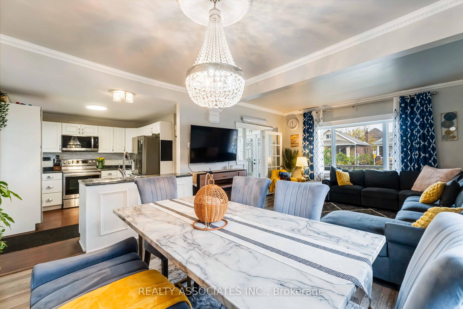 Photo 13 of 49 Connaught Avenue N, Hamilton, Stipley — HOMEH