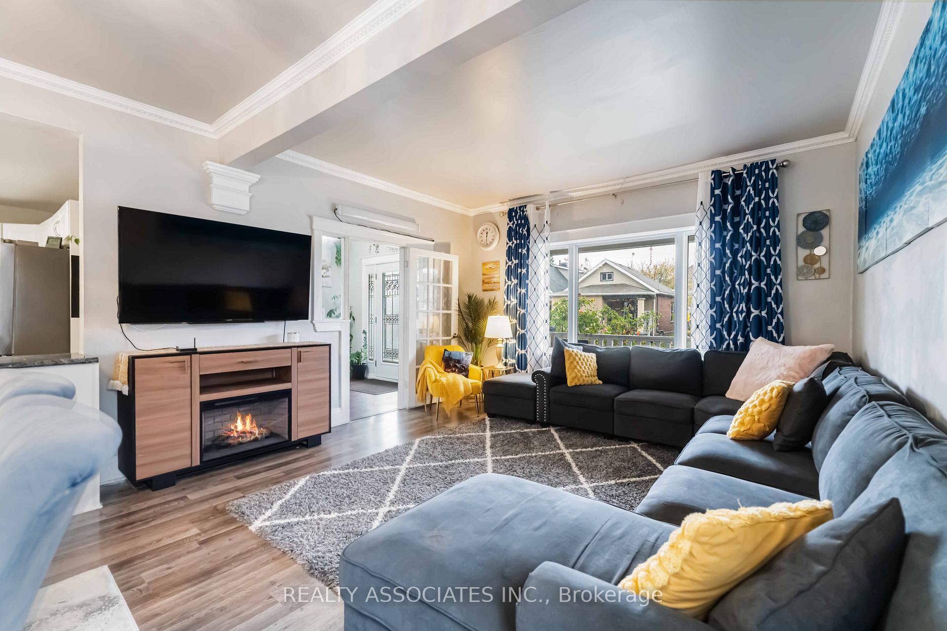 Photo 11 of 49 Connaught Avenue N, Hamilton, Stipley — HOMEH