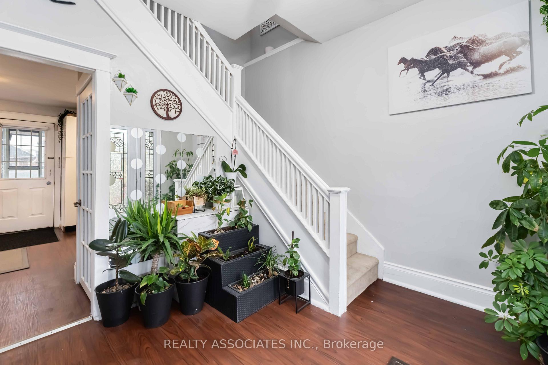 Photo 17 of 49 Connaught Avenue N, Hamilton, Stipley — HOMEH