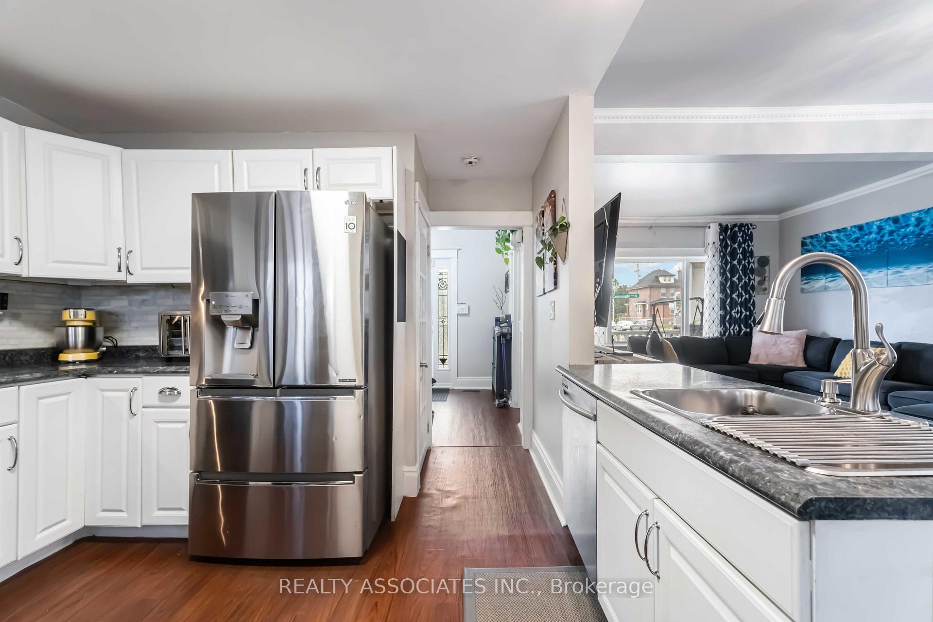 Photo 15 of 49 Connaught Avenue N, Hamilton, Stipley — HOMEH