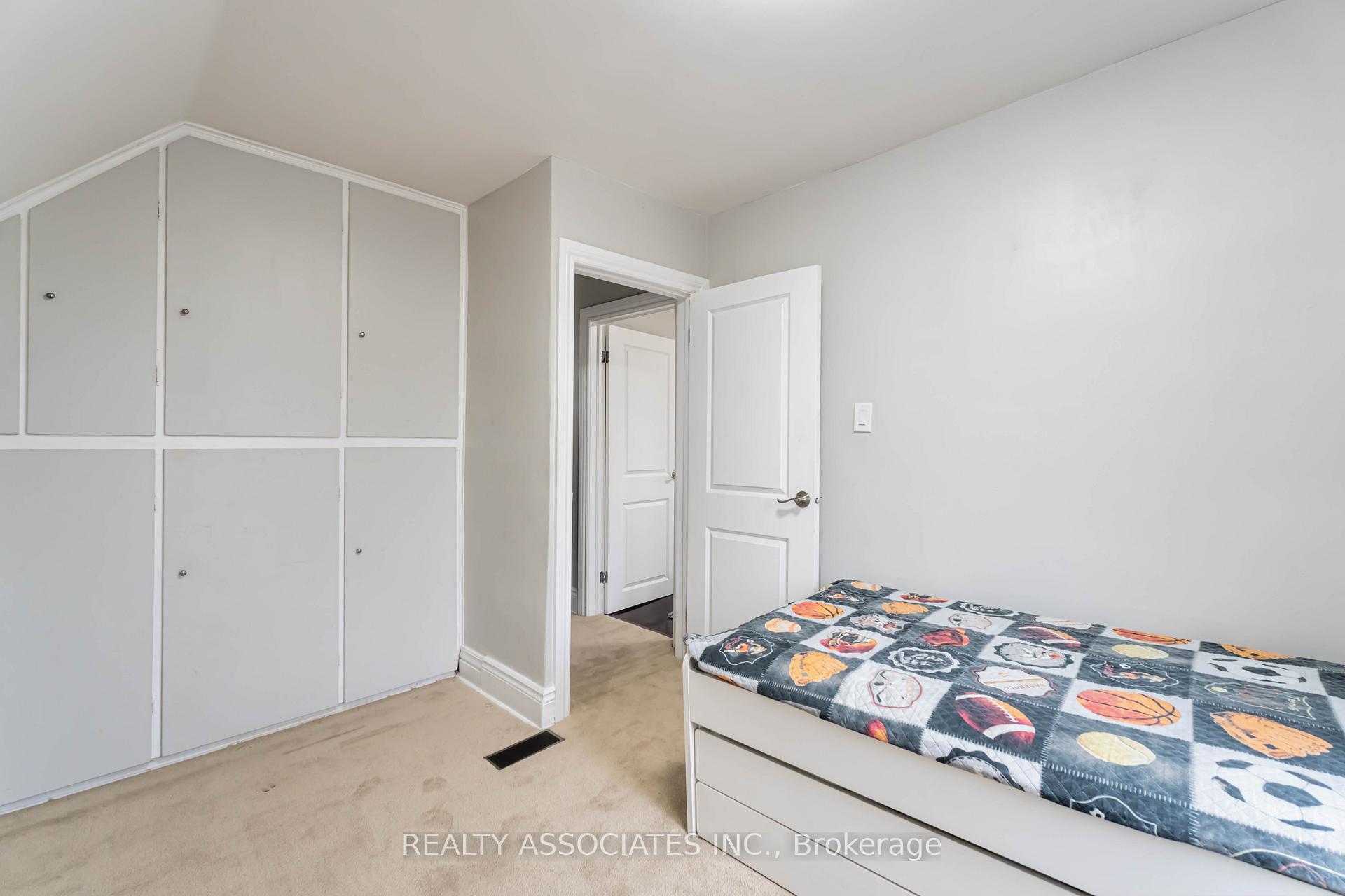 Photo 19 of 49 Connaught Avenue N, Hamilton, Stipley — HOMEH