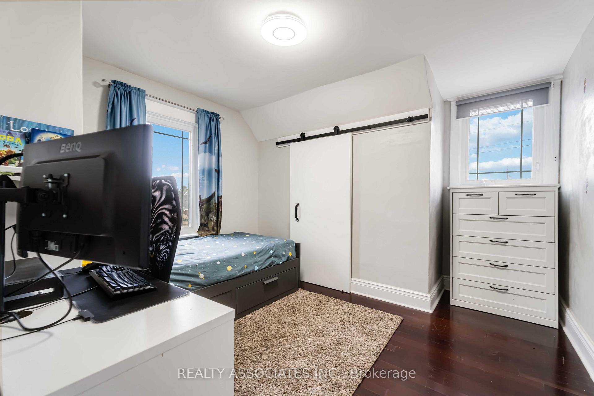 Photo 23 of 49 Connaught Avenue N, Hamilton, Stipley — HOMEH