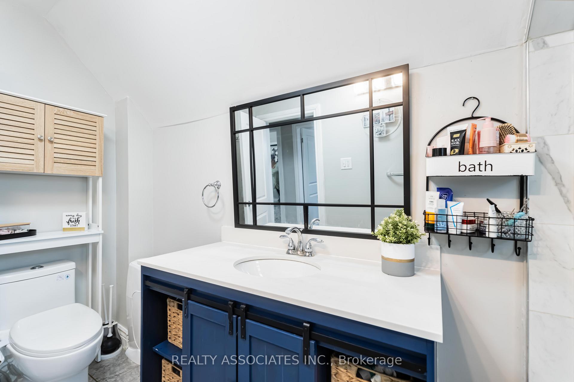 Photo 22 of 49 Connaught Avenue N, Hamilton, Stipley — HOMEH