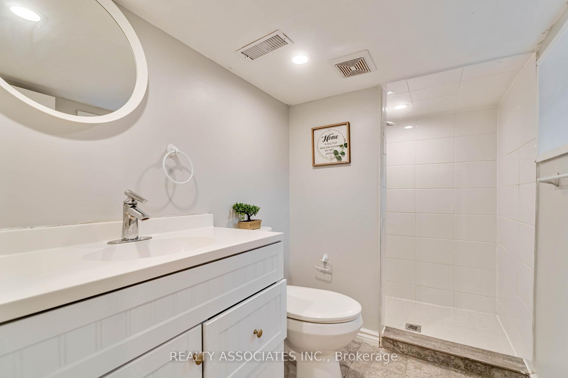 Photo 28 of 49 Connaught Avenue N, Hamilton, Stipley — HOMEH