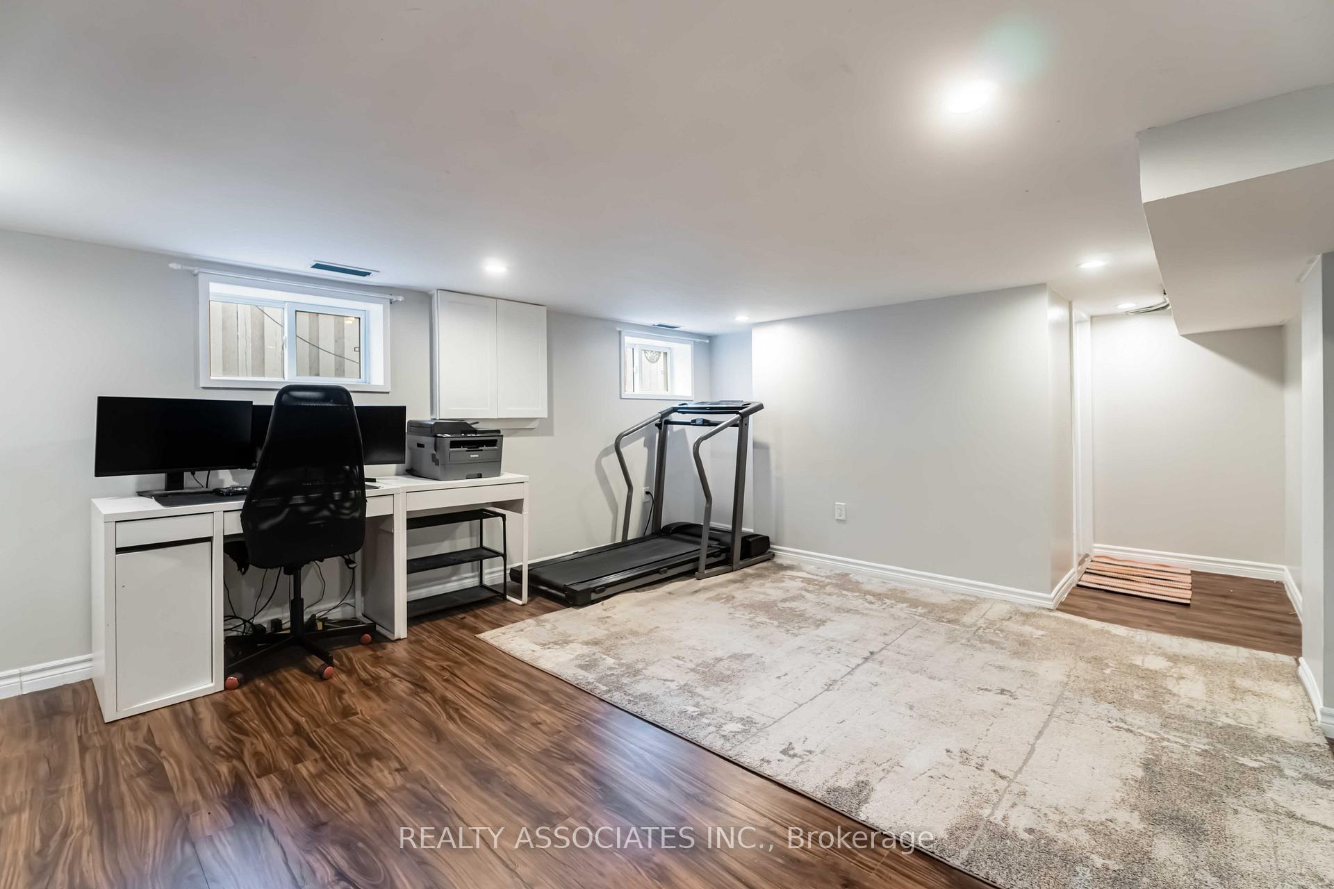 Photo 26 of 49 Connaught Avenue N, Hamilton, Stipley — HOMEH