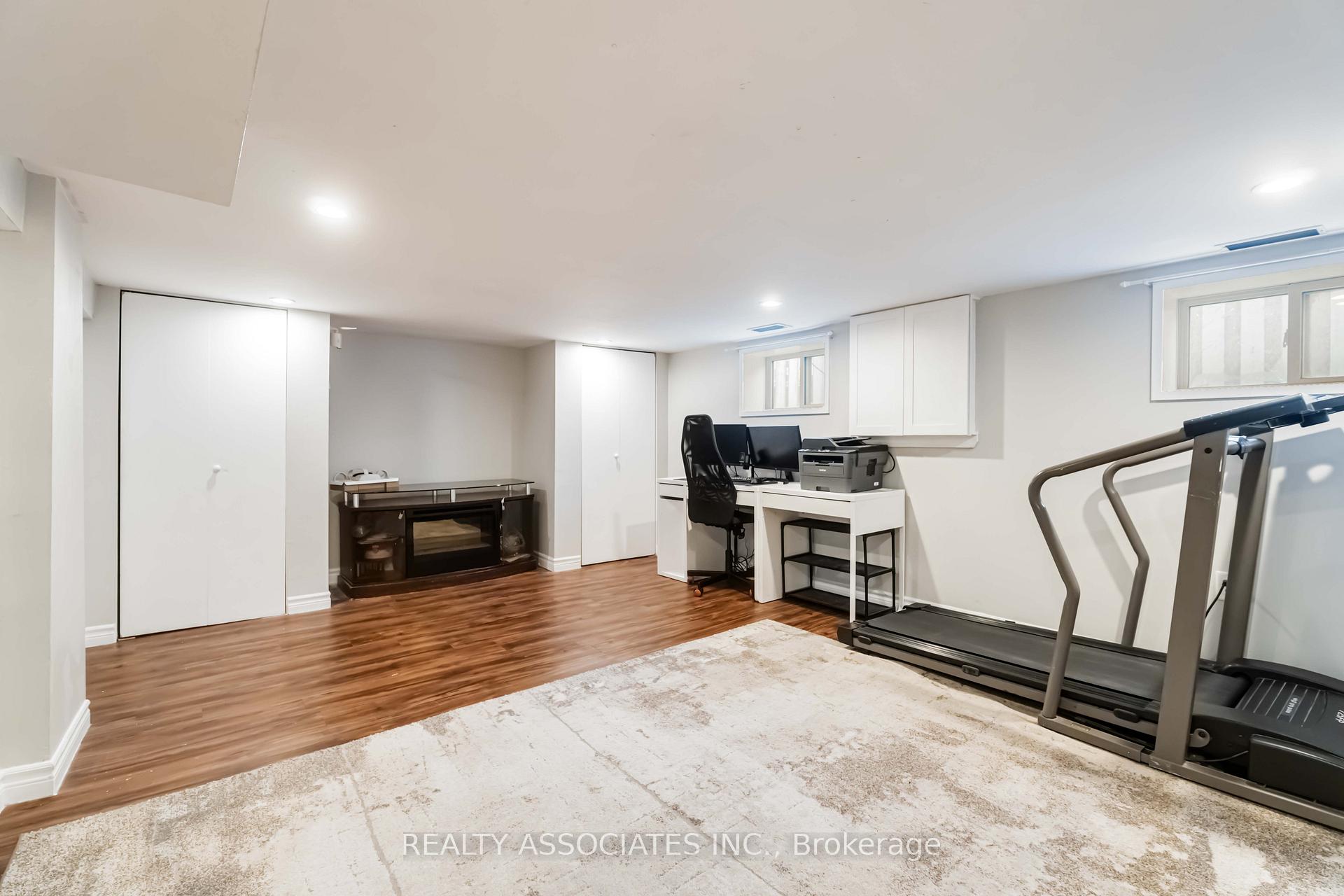 Photo 27 of 49 Connaught Avenue N, Hamilton, Stipley — HOMEH