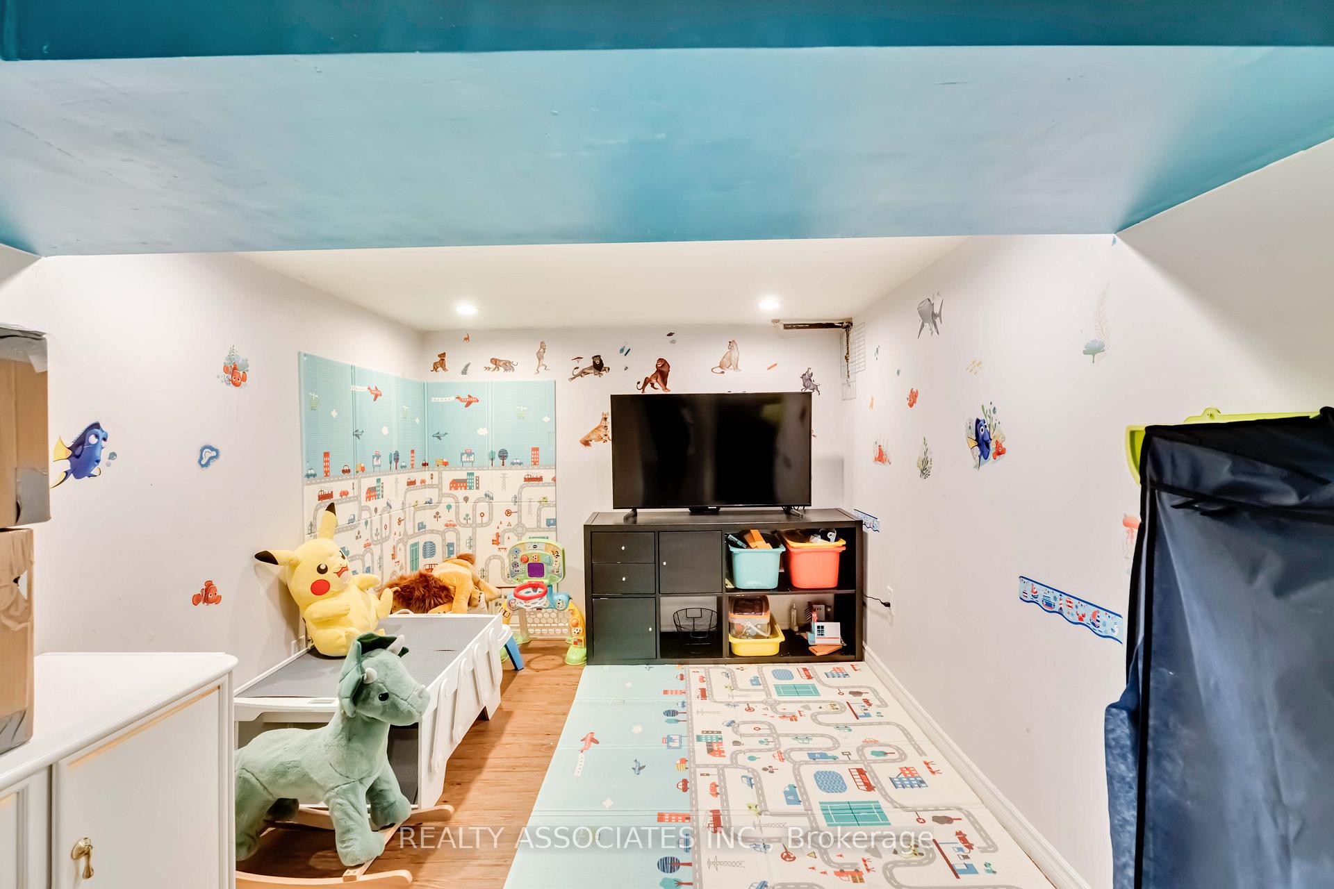 Photo 31 of 49 Connaught Avenue N, Hamilton, Stipley — HOMEH