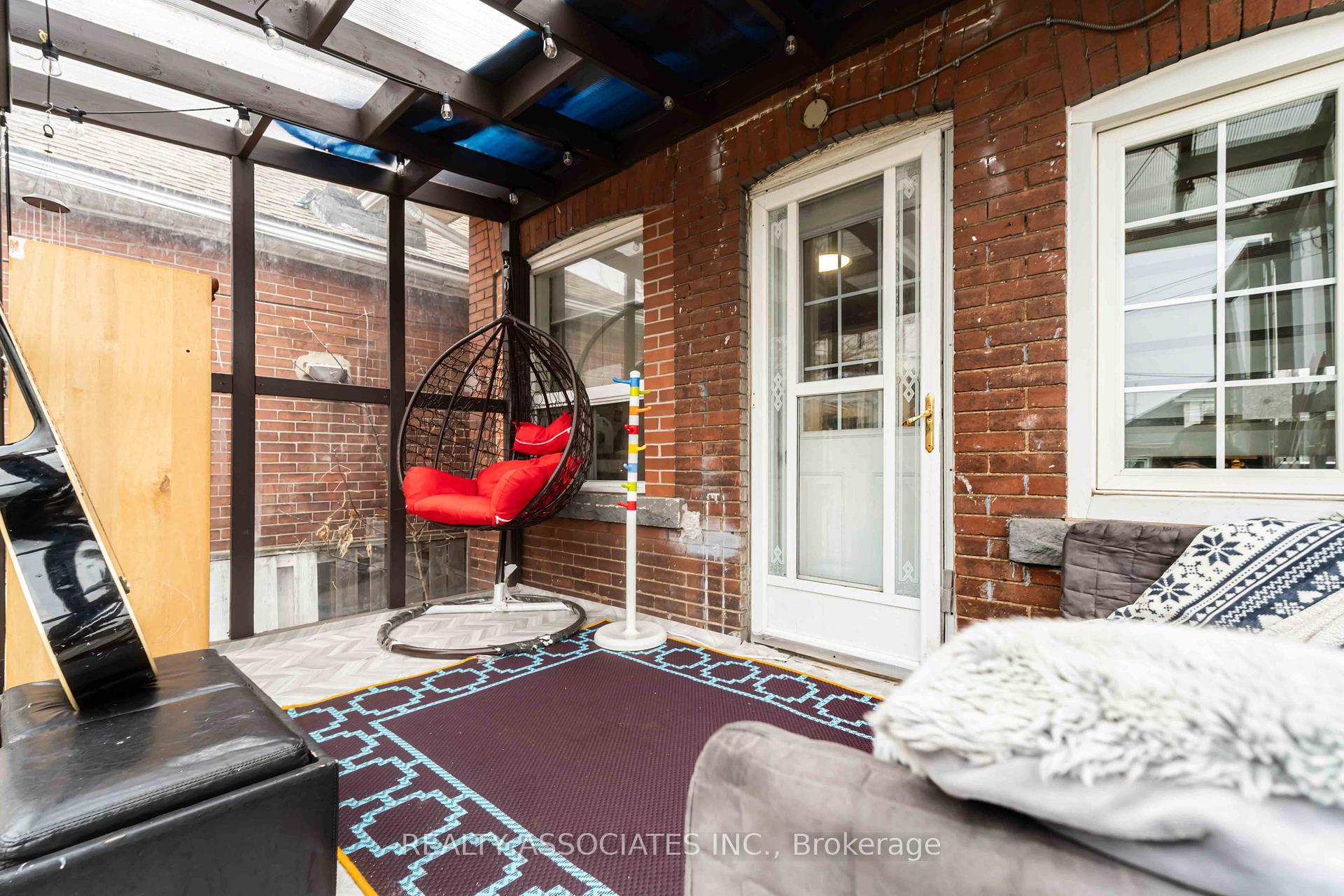 Photo 32 of 49 Connaught Avenue N, Hamilton, Stipley — HOMEH