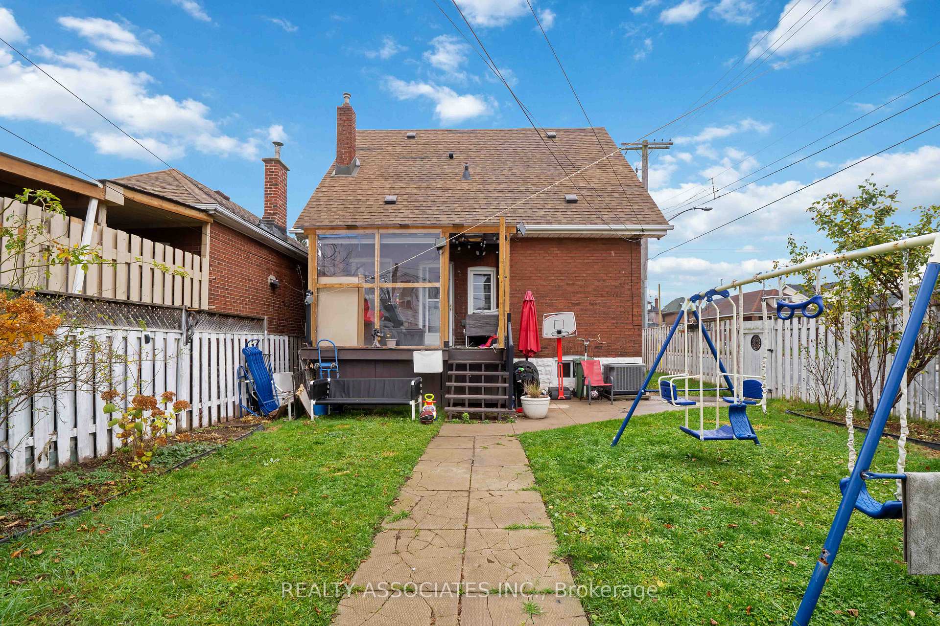 Photo 34 of 49 Connaught Avenue N, Hamilton, Stipley — HOMEH