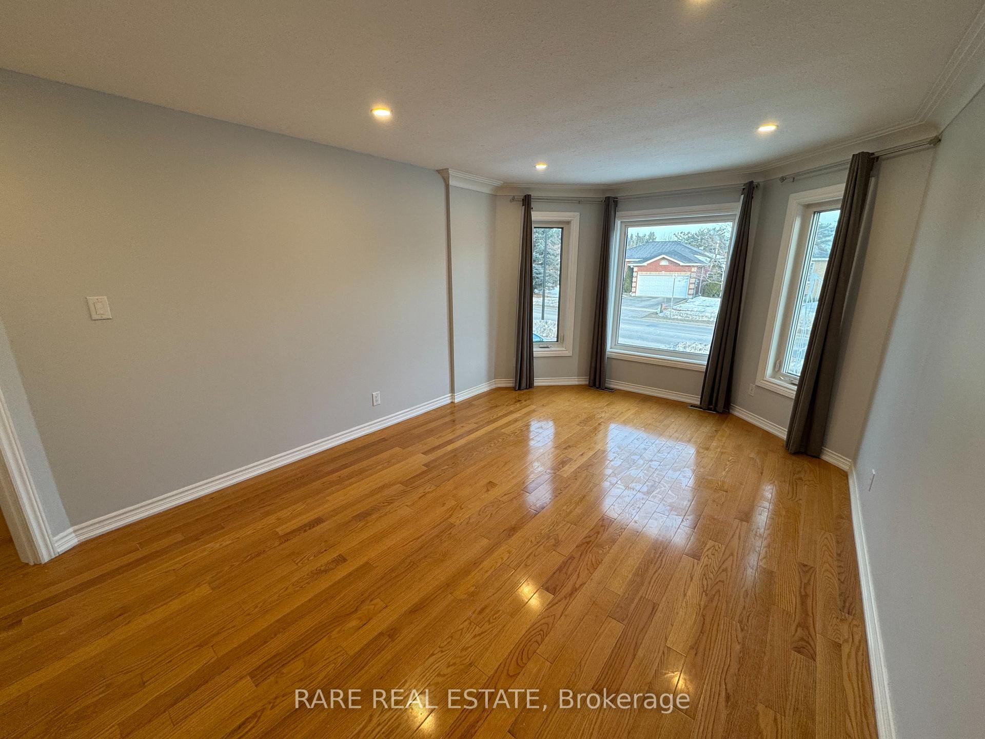 Photo 4 of Unit Main, 29 Mapleton Avenue, Barrie, Holly — HOMEH