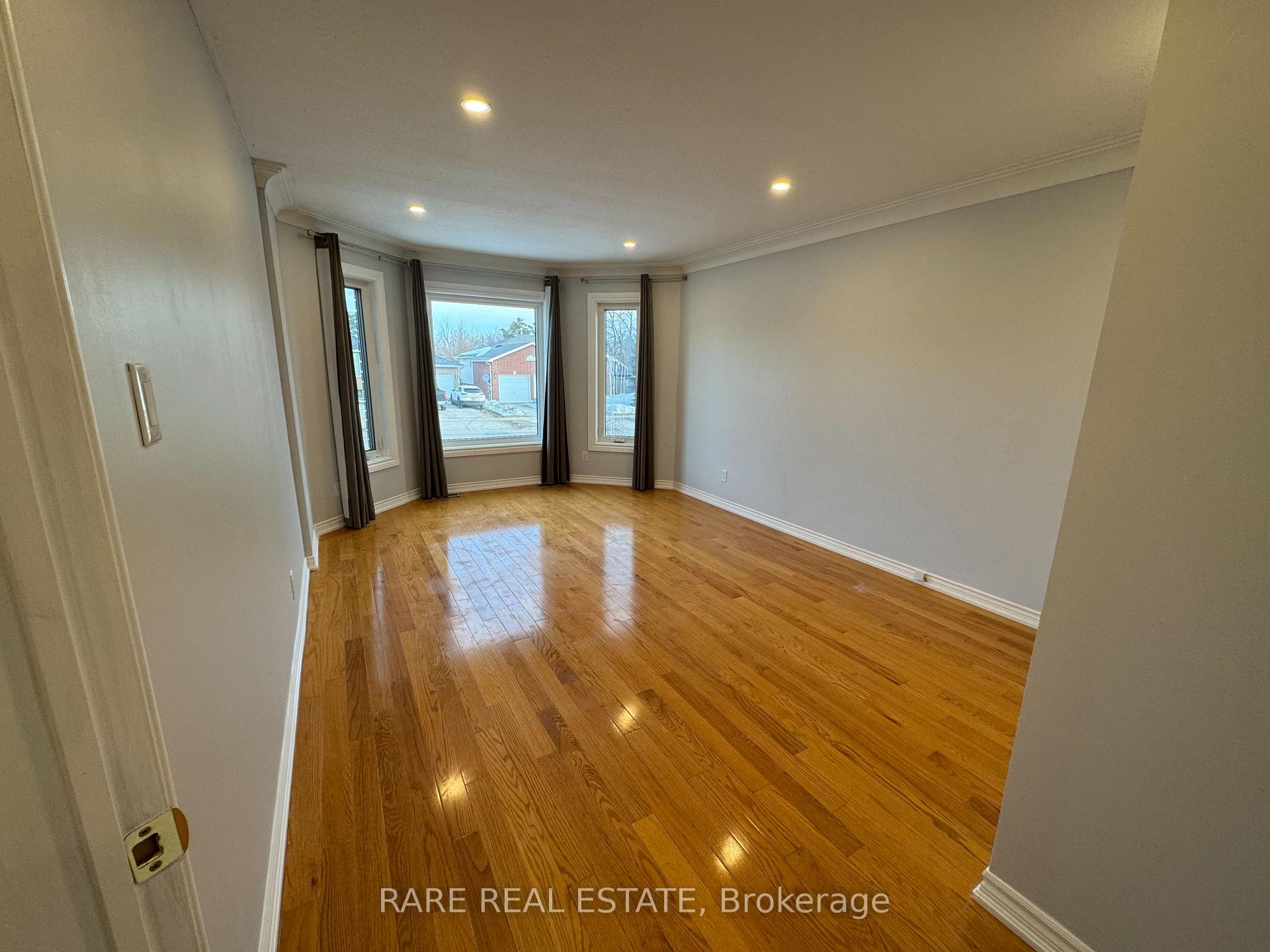 Photo 5 of Unit Main, 29 Mapleton Avenue, Barrie, Holly — HOMEH