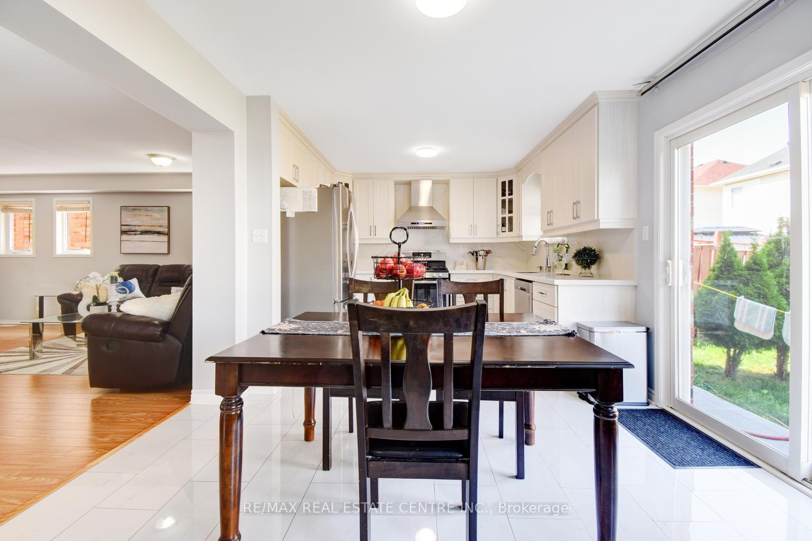 Photo 9 of 103 Botavia Downs Drive, Brampton, Fletcher's Meadow — HOMEH