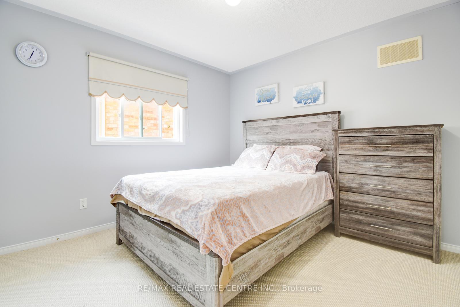 Photo 23 of 103 Botavia Downs Drive, Brampton, Fletcher's Meadow — HOMEH