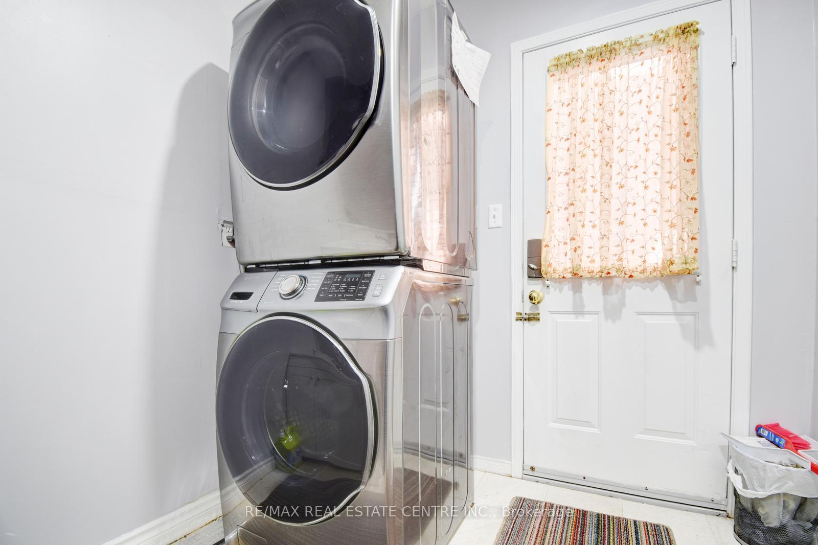 Photo 30 of 103 Botavia Downs Drive, Brampton, Fletcher's Meadow — HOMEH