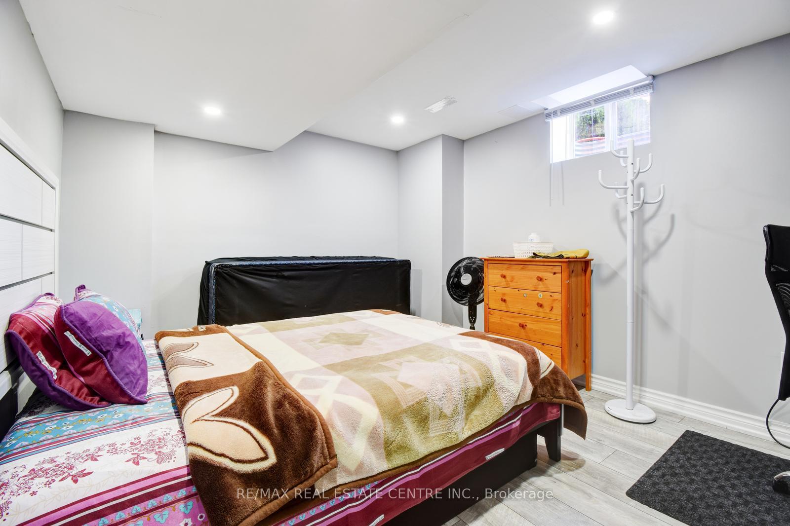 Photo 32 of 103 Botavia Downs Drive, Brampton, Fletcher's Meadow — HOMEH