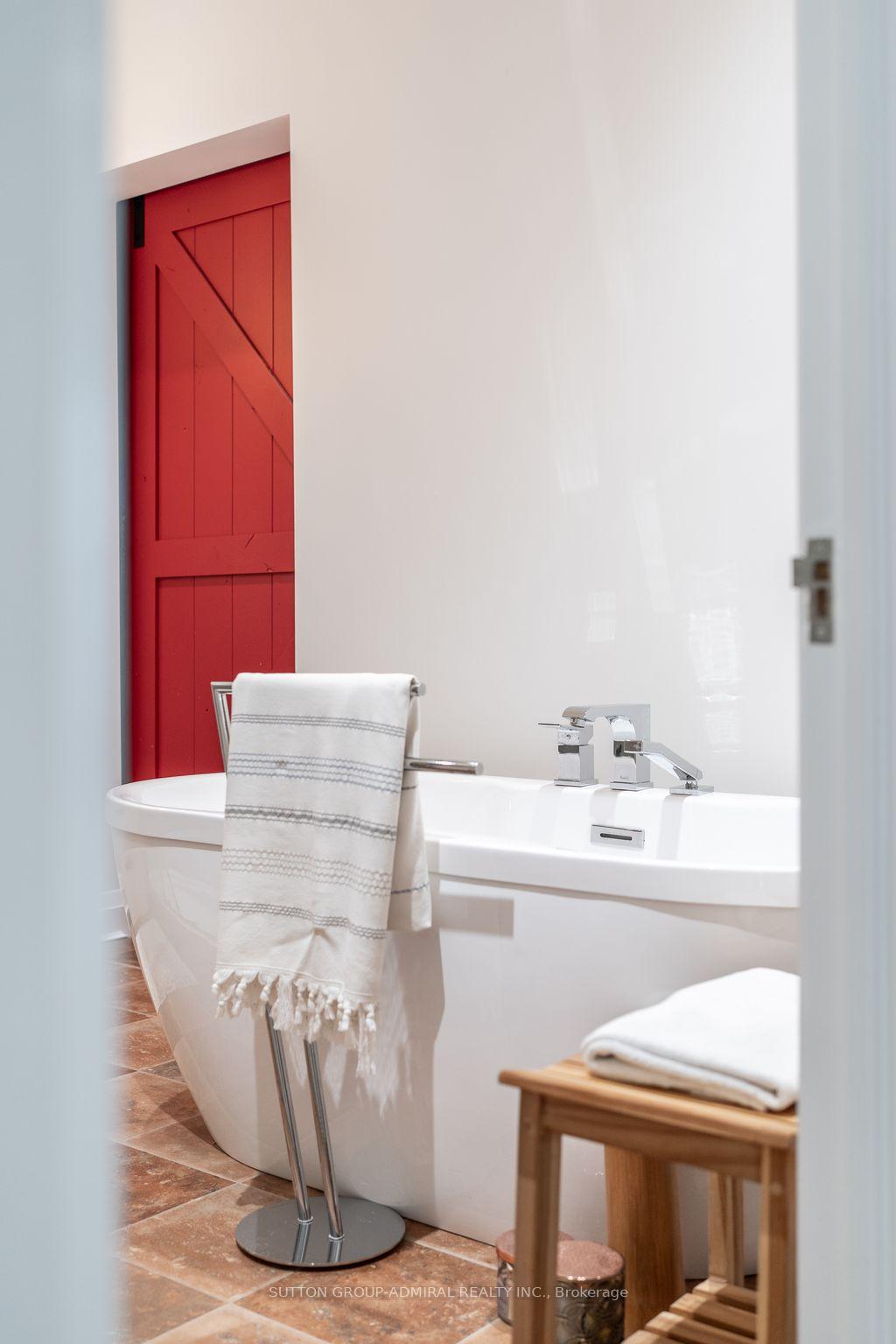 Photo 6 of 53 York Street, Prince Edward County, Picton — HOMEH