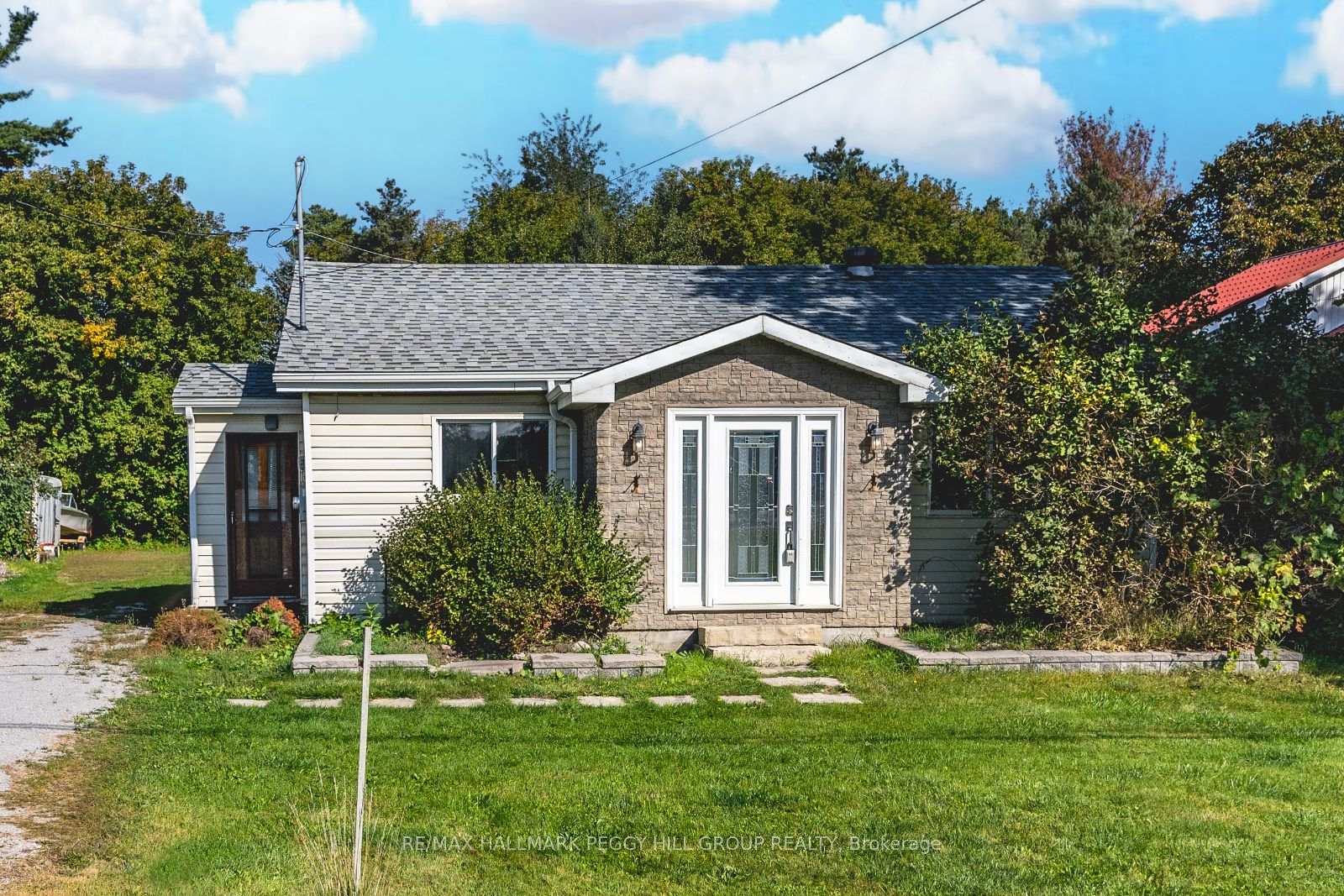 Front of 5516 County Road 90