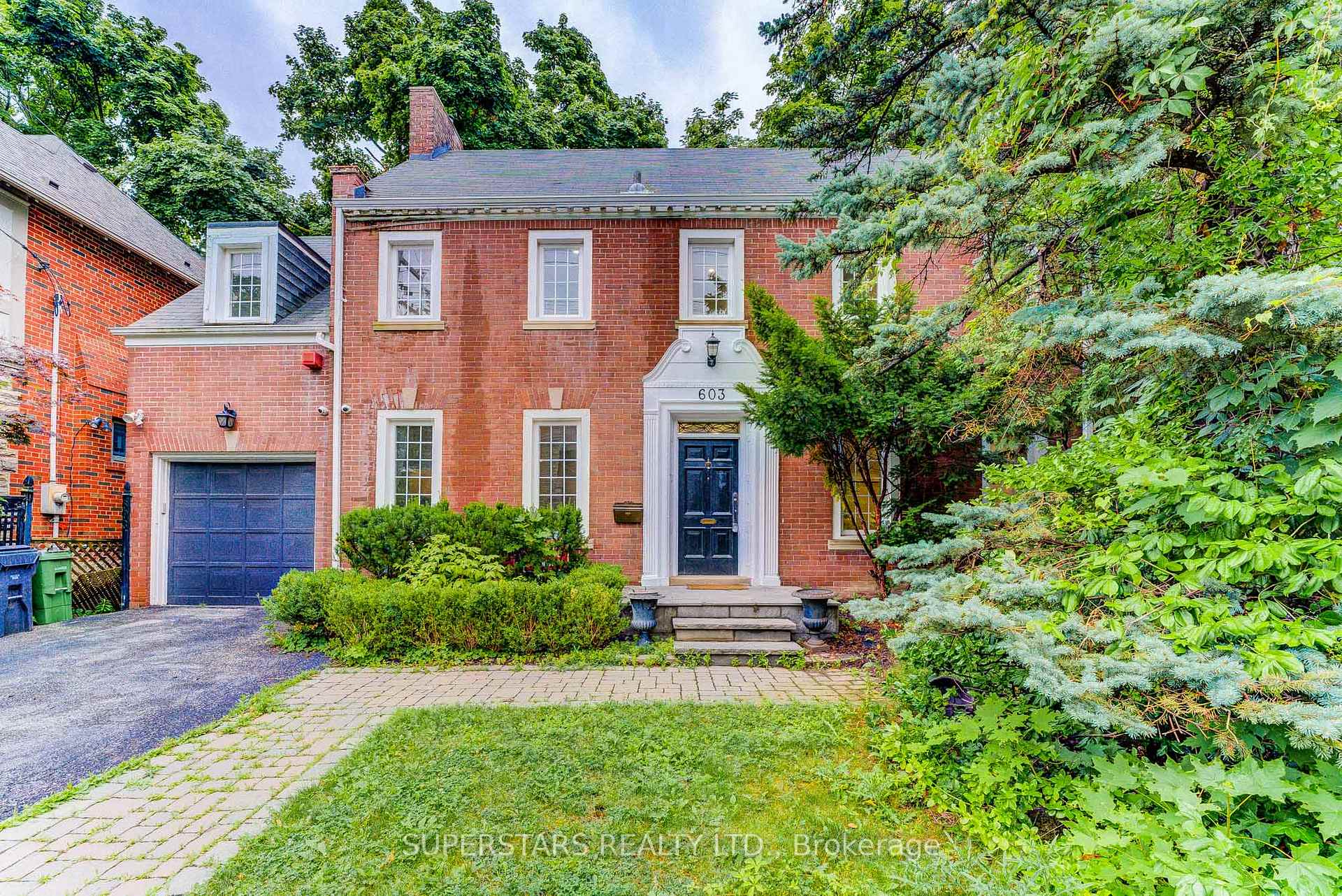 Front of 603 Spadina Road