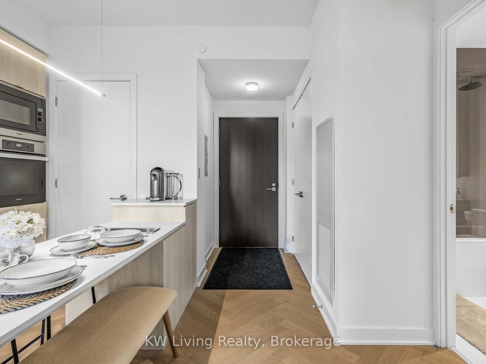 Front of Unit 2209, 11 Yorkville Avenue