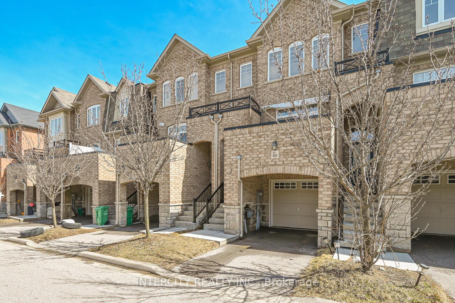 Photo 8 of 88 Magdalene Crescent, Brampton, Heart Lake East — HOMEH