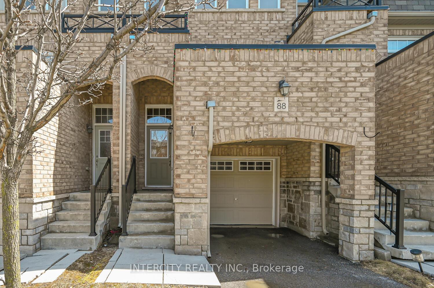Photo 3 of 88 Magdalene Crescent, Brampton, Heart Lake East — HOMEH