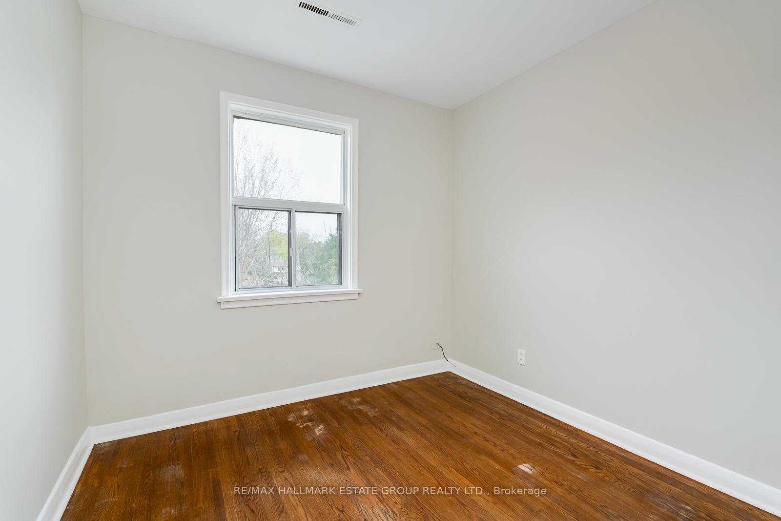 Photo 7 of 279 Hiawatha Road, Toronto, Greenwood-Coxwell — HOMEH