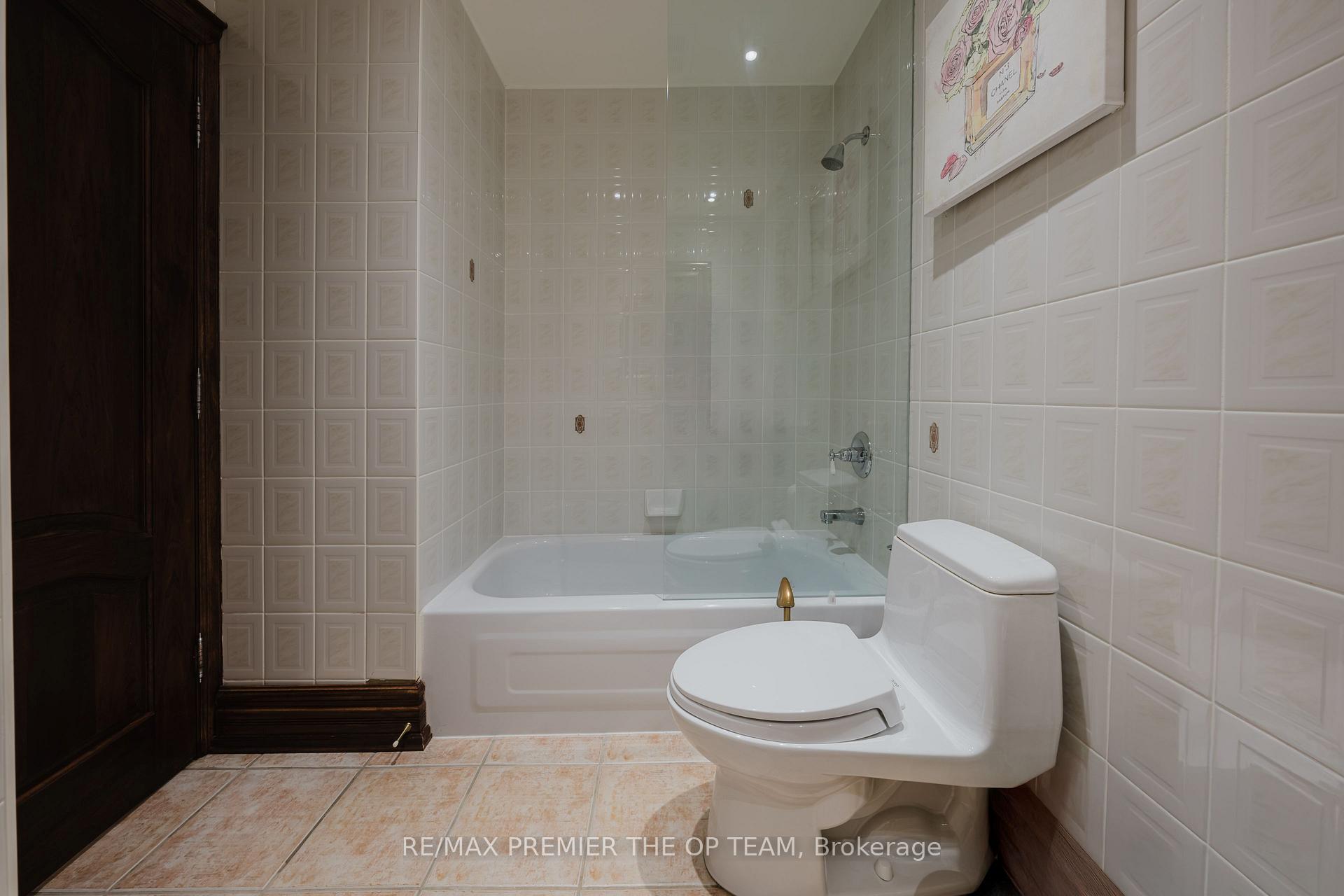 Photo 4 of Unit 321, 121 Woodbridge Avenue, Vaughan, West Woodbridge — HOMEH