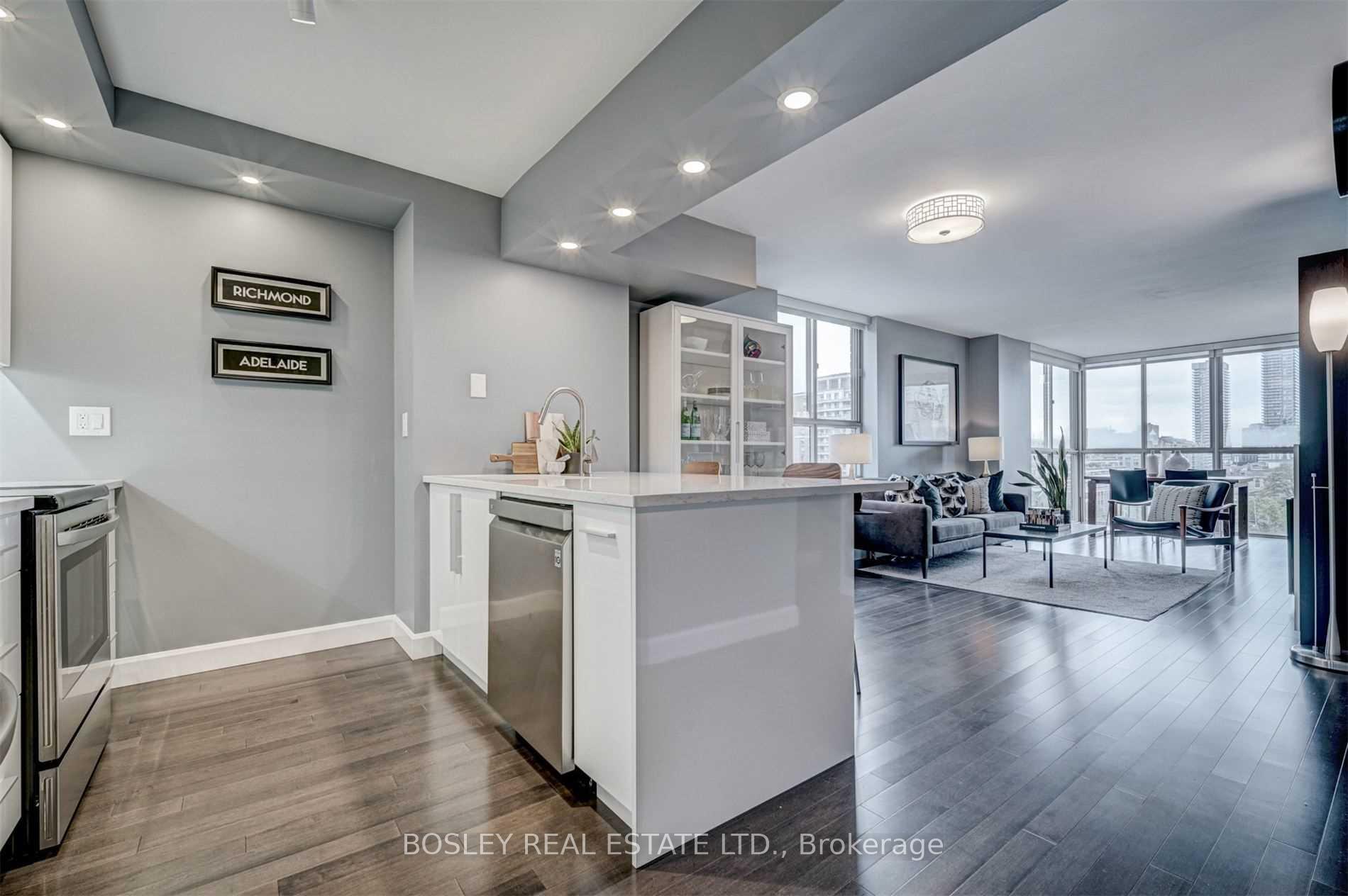 Photo 4 of Unit 802, 95 Lombard Street, Toronto, Church-Yonge Corridor — HOMEH