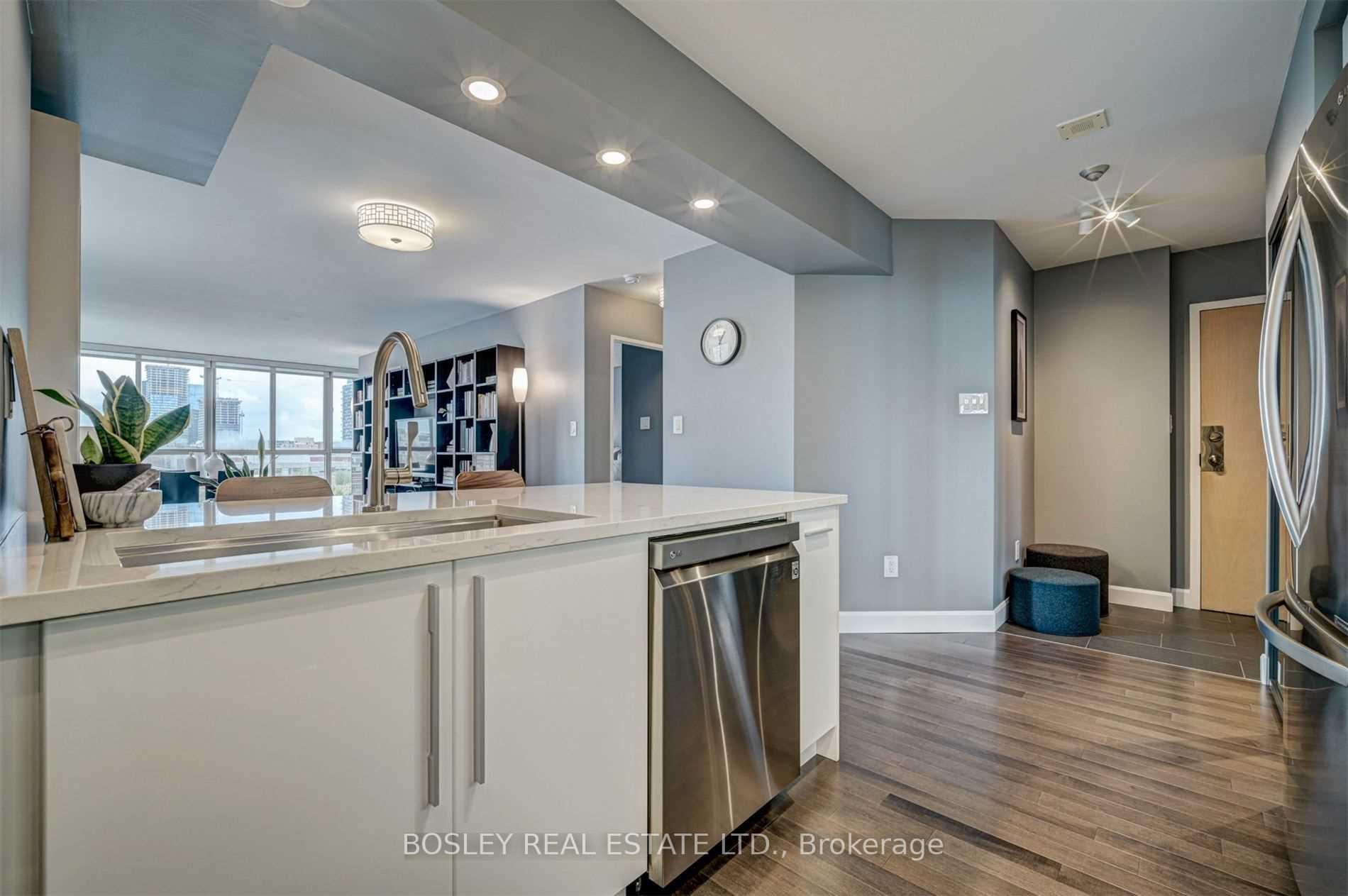 Photo 9 of Unit 802, 95 Lombard Street, Toronto, Church-Yonge Corridor — HOMEH