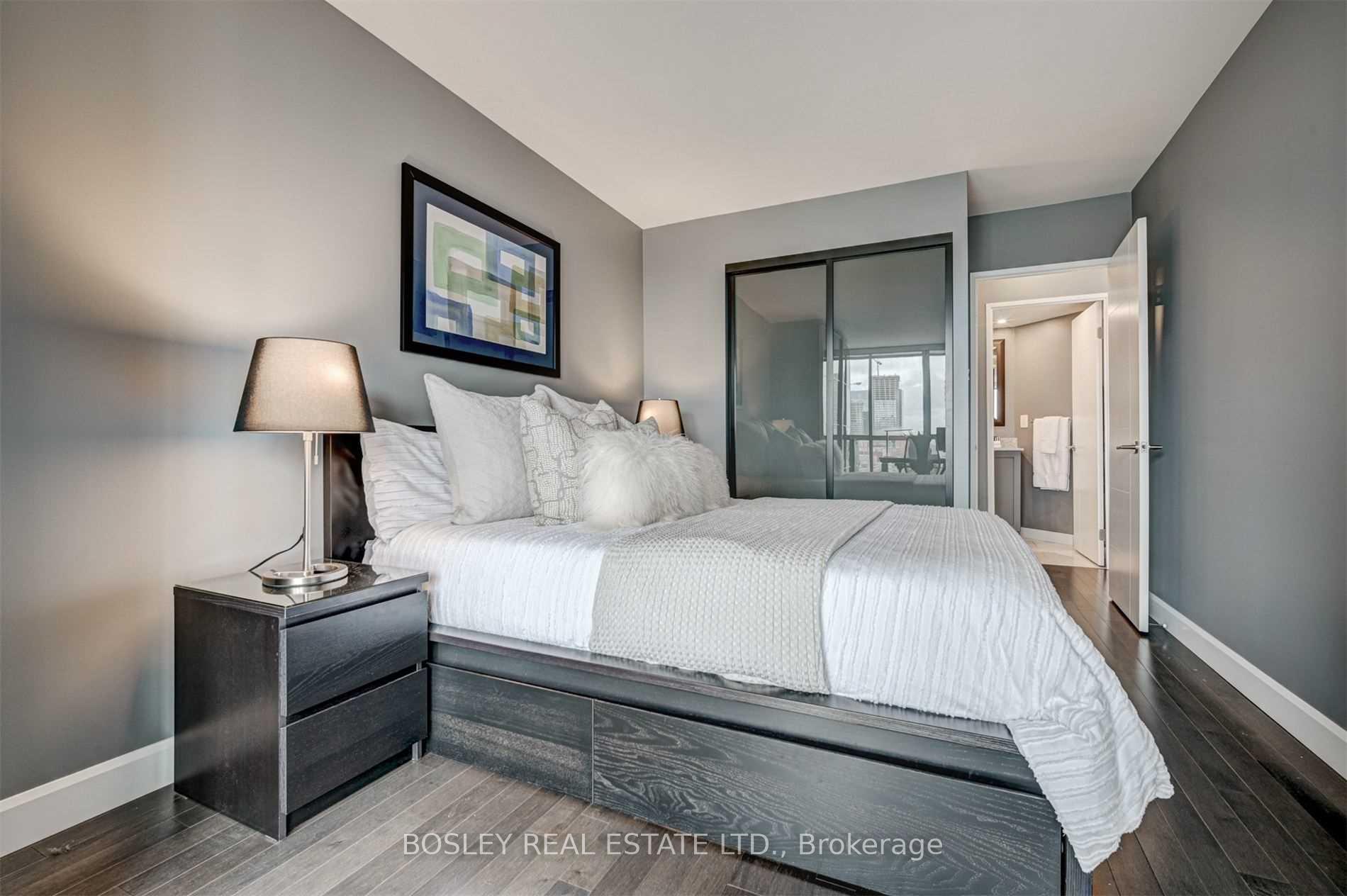 Photo 14 of Unit 802, 95 Lombard Street, Toronto, Church-Yonge Corridor — HOMEH