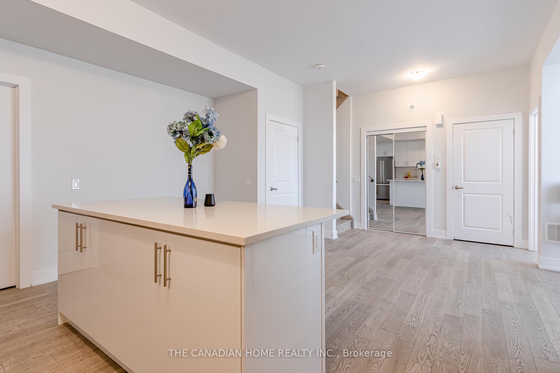 Photo 9 of Unit 216, 9560 Islington Avenue, Vaughan, Sonoma Heights — HOMEH