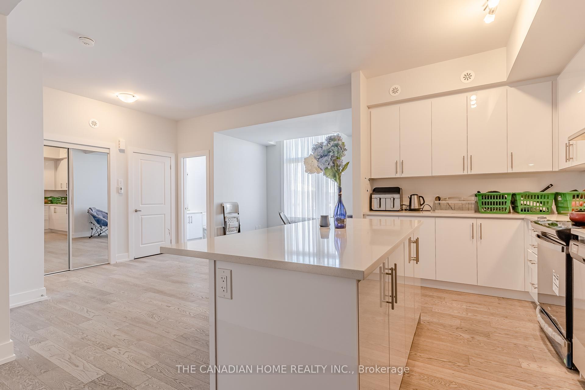 Photo 3 of Unit 216, 9560 Islington Avenue, Vaughan, Sonoma Heights — HOMEH