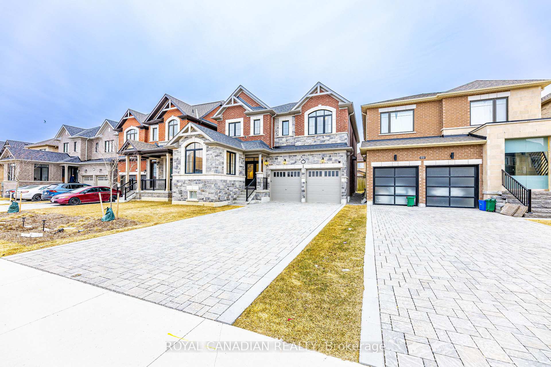 Photo 6 of 111 Jinnah Avenue, Markham, Middlefield — HOMEH
