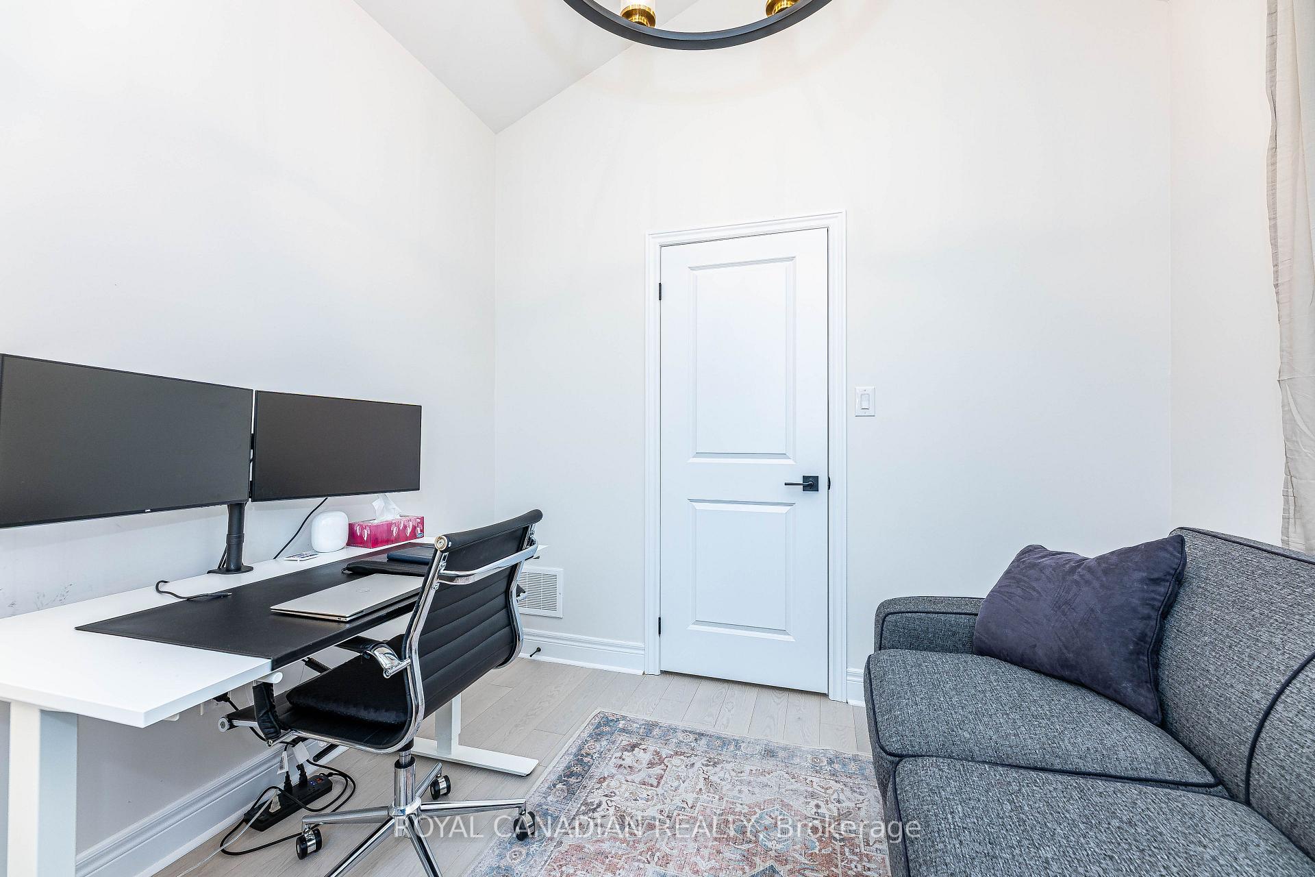 Photo 8 of 111 Jinnah Avenue, Markham, Middlefield — HOMEH