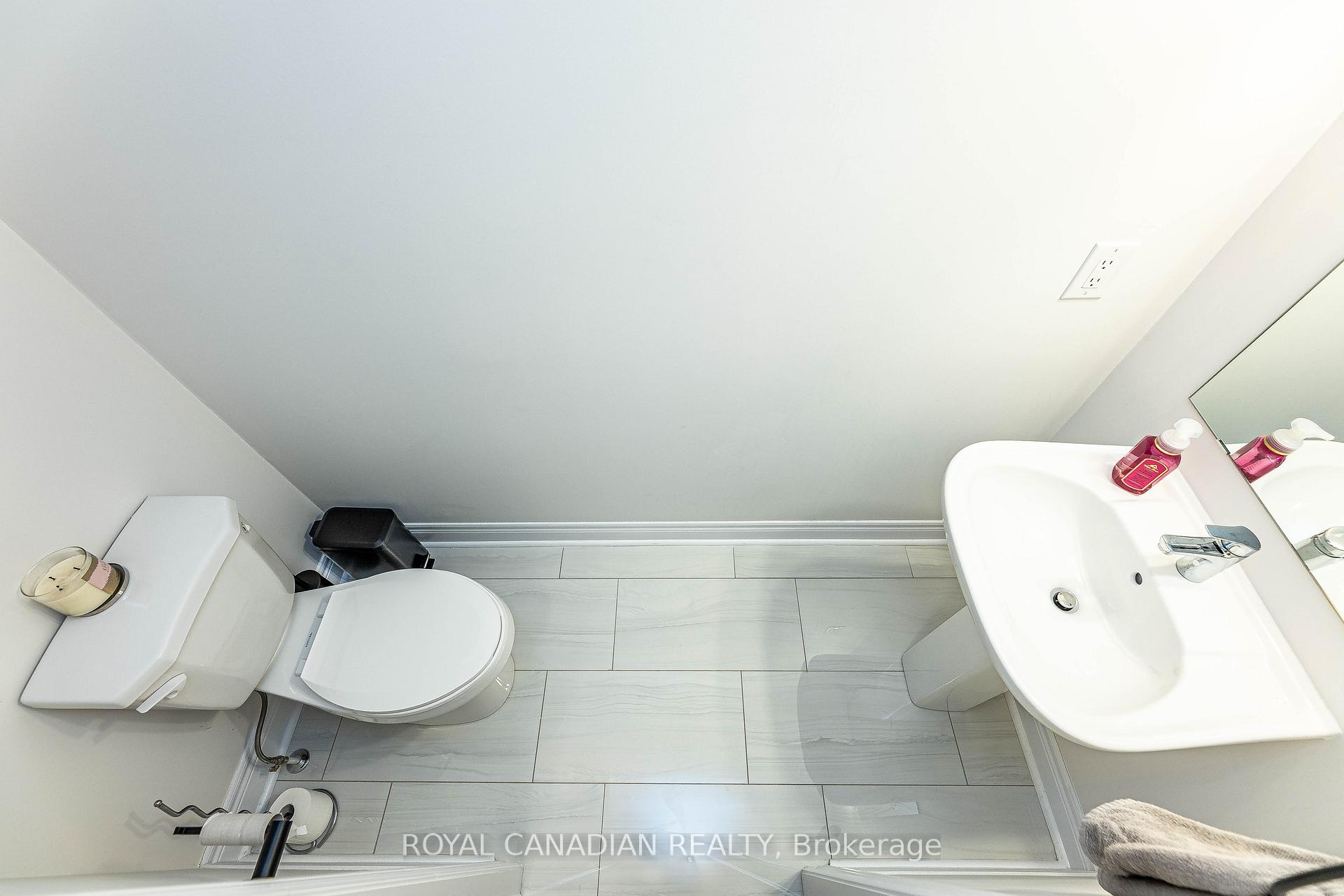 Photo 13 of 111 Jinnah Avenue, Markham, Middlefield — HOMEH