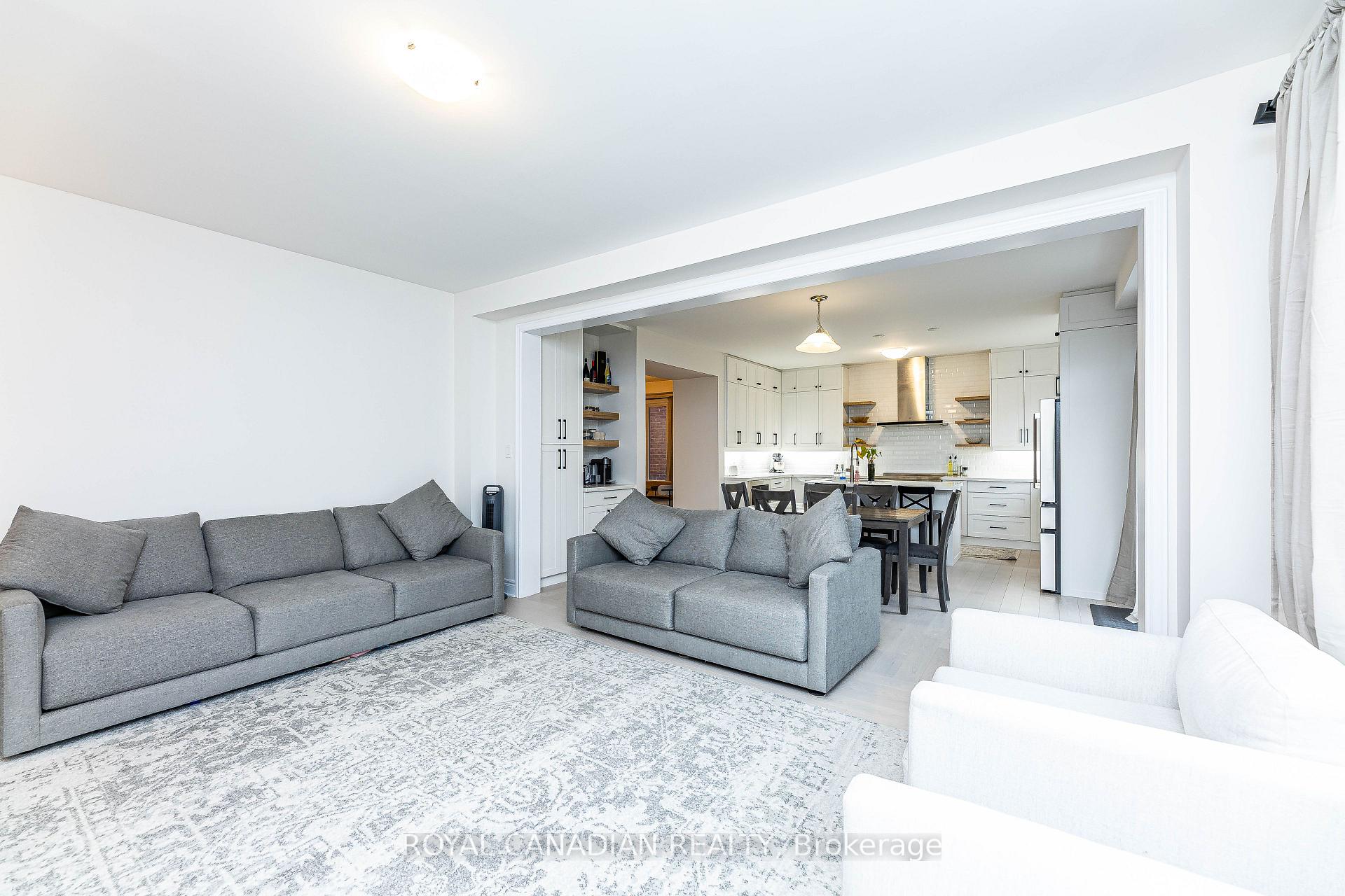 Photo 7 of 111 Jinnah Avenue, Markham, Middlefield — HOMEH