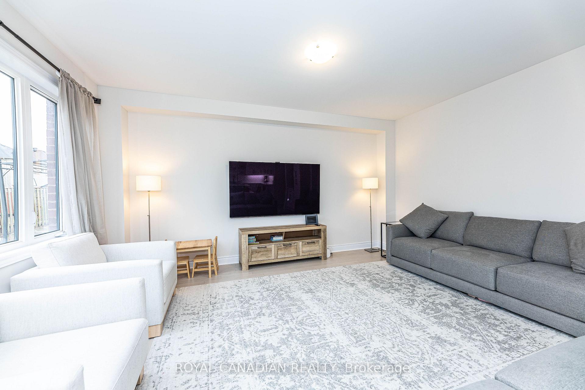 Photo 24 of 111 Jinnah Avenue, Markham, Middlefield — HOMEH