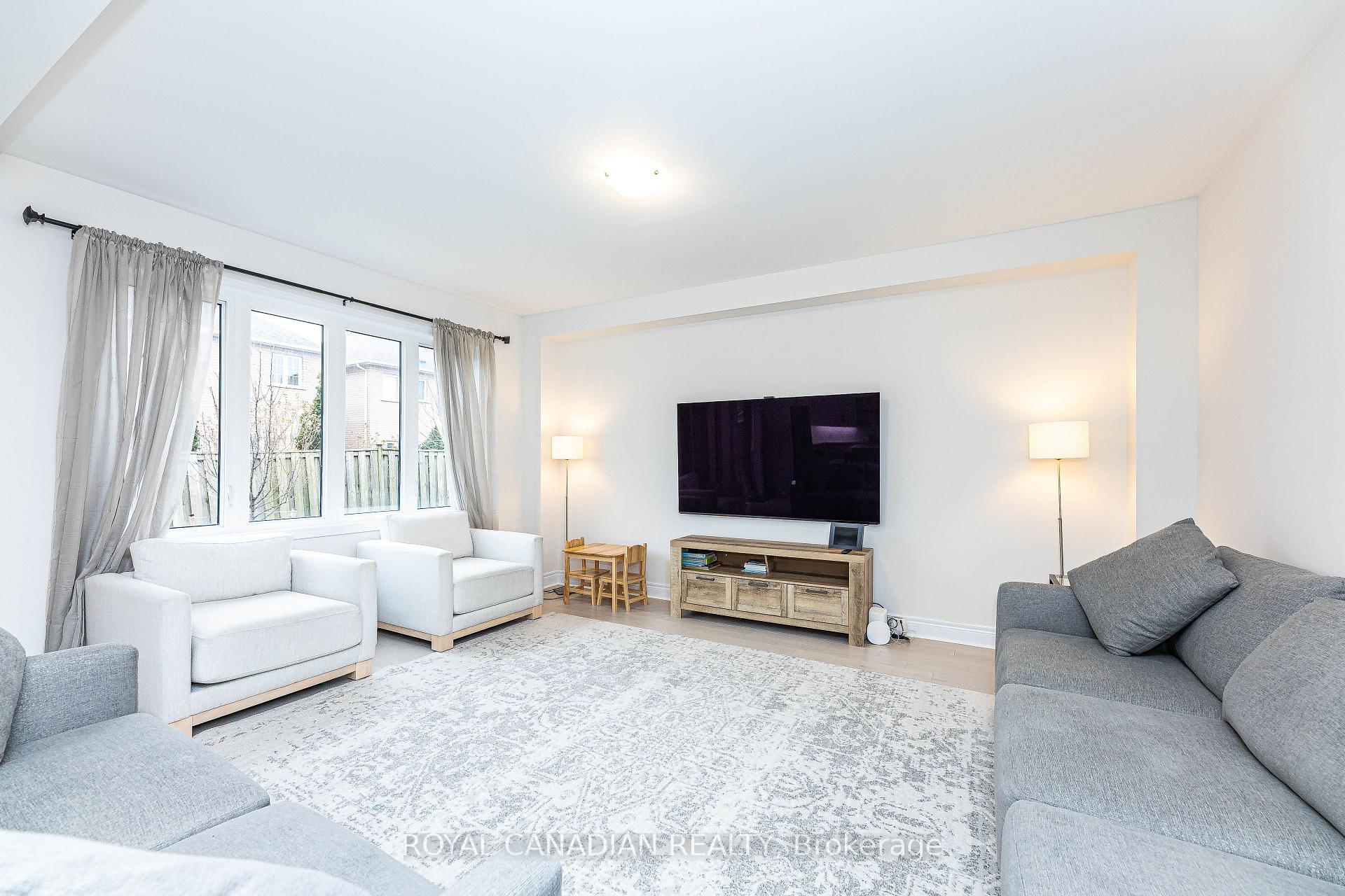 Photo 17 of 111 Jinnah Avenue, Markham, Middlefield — HOMEH