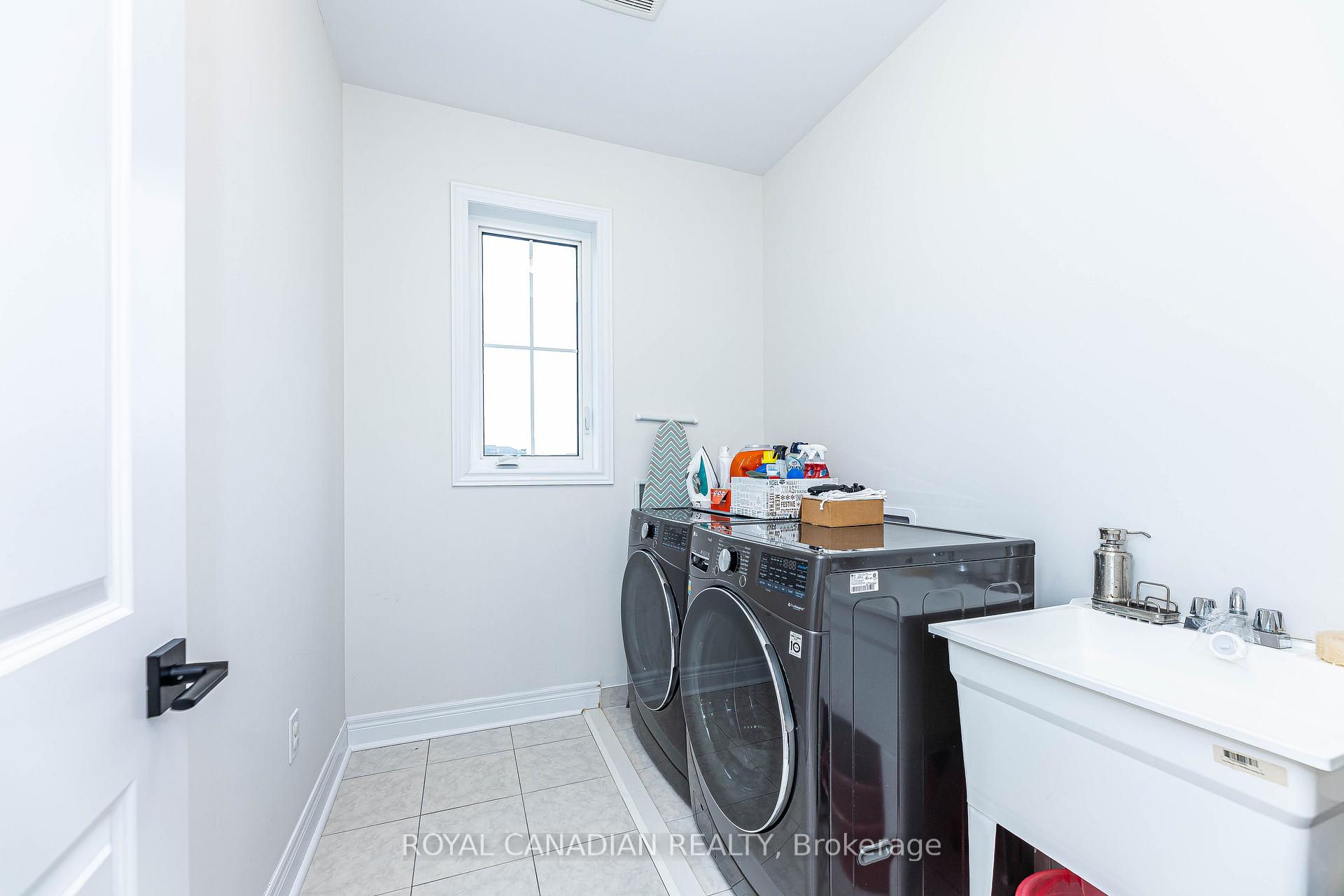 Photo 32 of 111 Jinnah Avenue, Markham, Middlefield — HOMEH