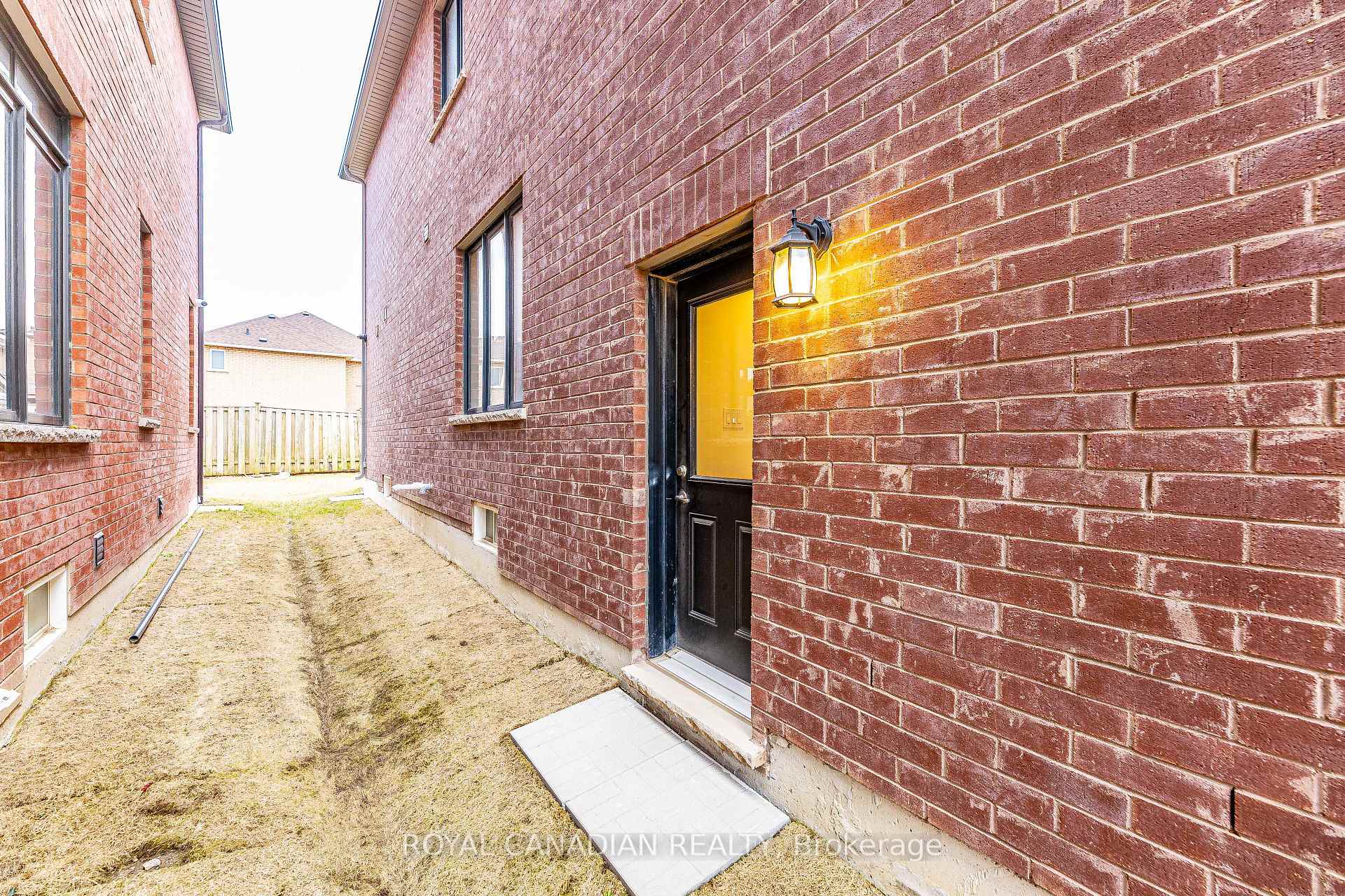 Photo 47 of 111 Jinnah Avenue, Markham, Middlefield — HOMEH