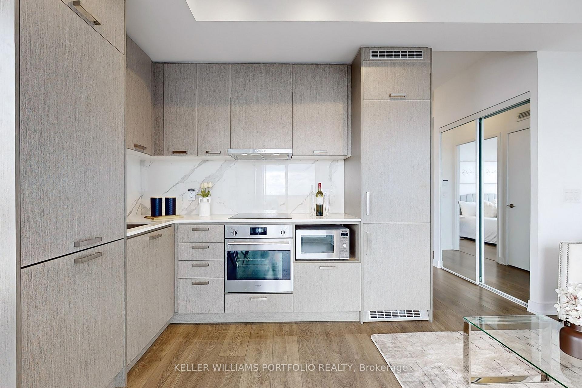 Photo 5 of Unit 1802, 38 Honeycrisp Crescent, Vaughan, Vaughan Corporate Centre — HOMEH