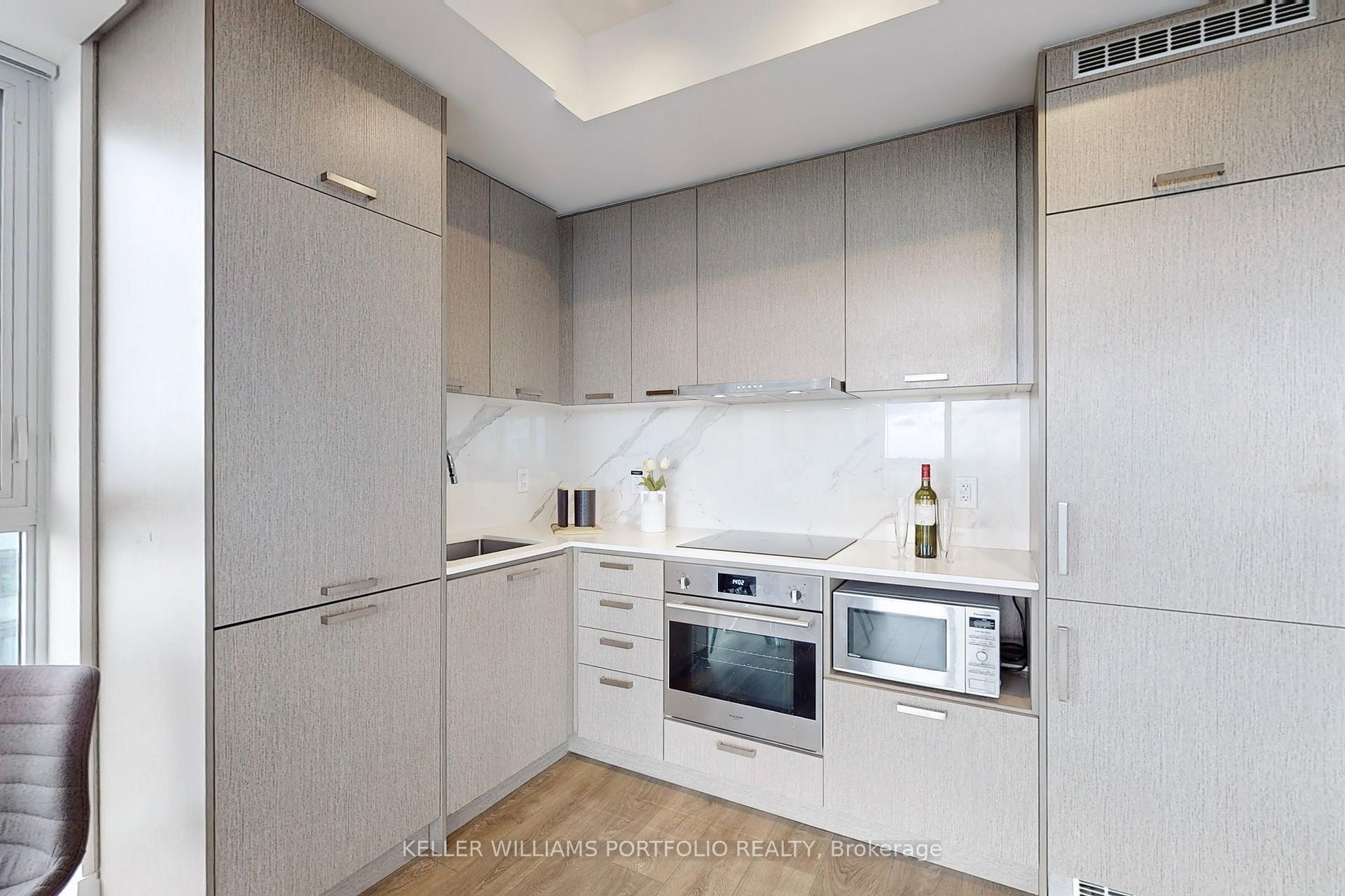 Photo 6 of Unit 1802, 38 Honeycrisp Crescent, Vaughan, Vaughan Corporate Centre — HOMEH