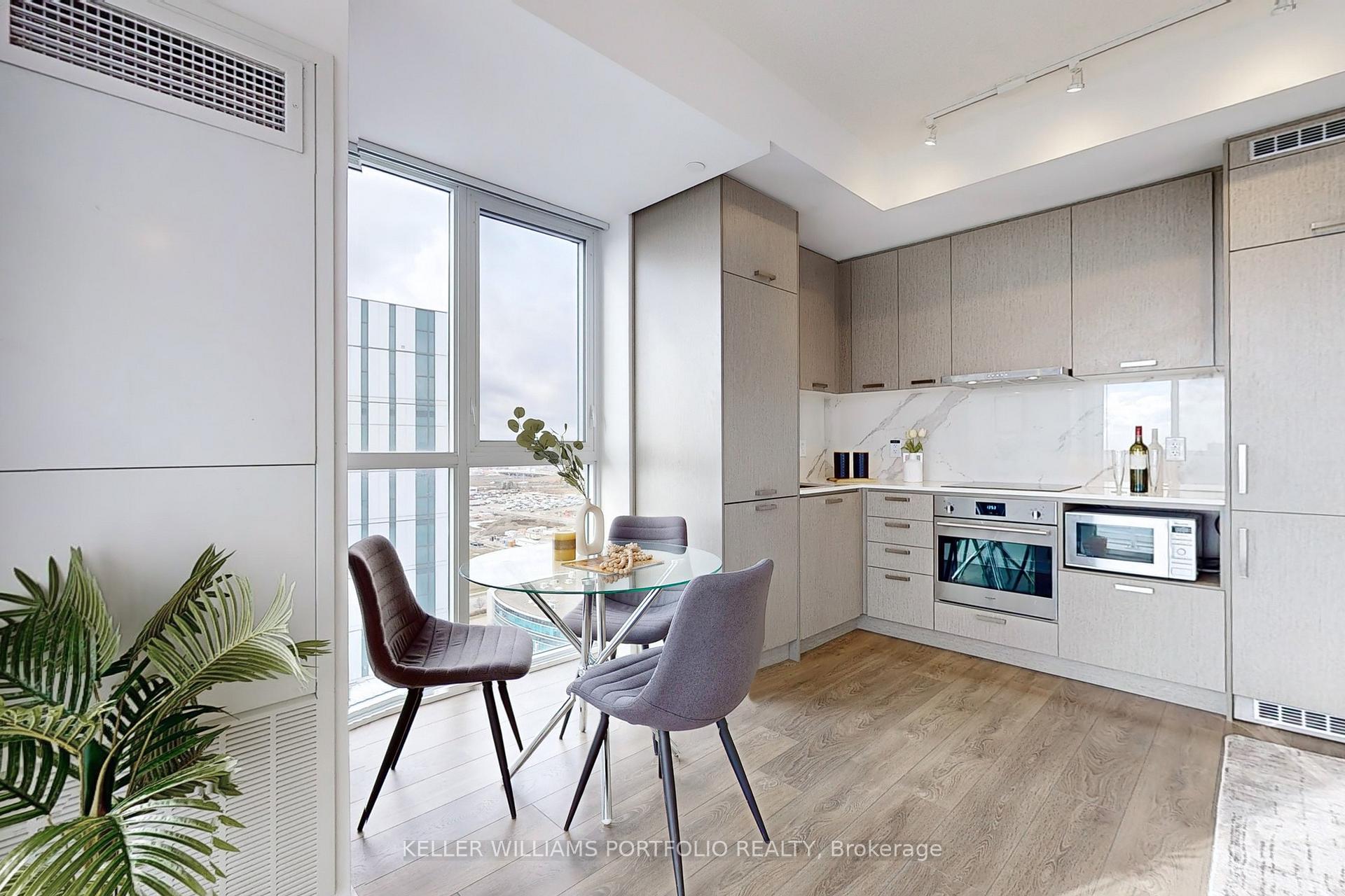 Photo 12 of Unit 1802, 38 Honeycrisp Crescent, Vaughan, Vaughan Corporate Centre — HOMEH