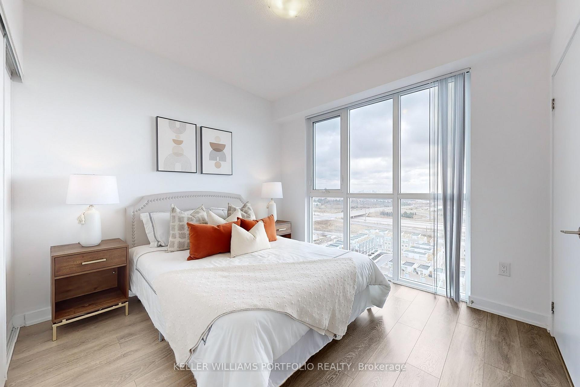 Photo 8 of Unit 1802, 38 Honeycrisp Crescent, Vaughan, Vaughan Corporate Centre — HOMEH