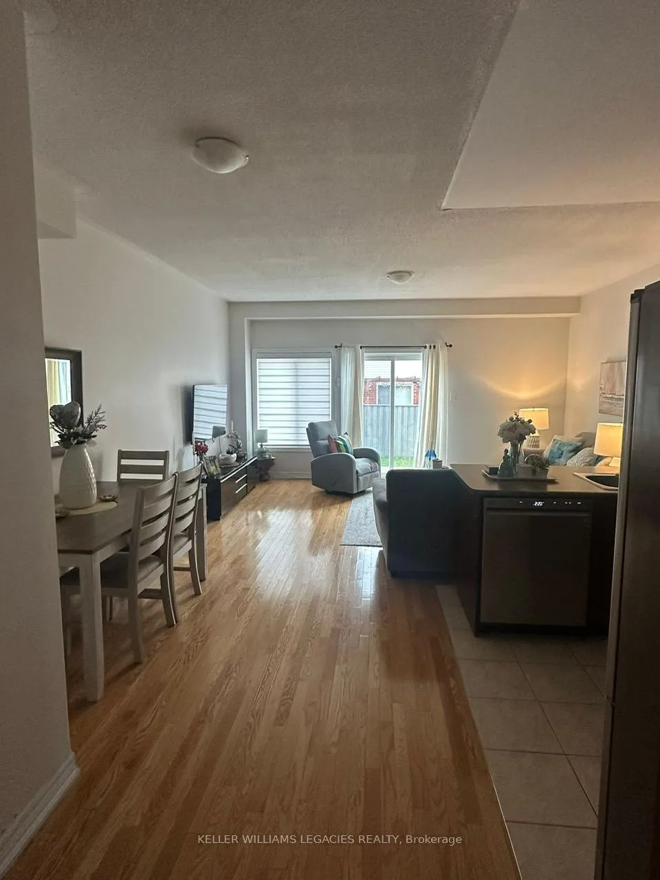 Photo 4 of 80 Evanwood Crescent, Brampton, Credit Valley — HOMEH