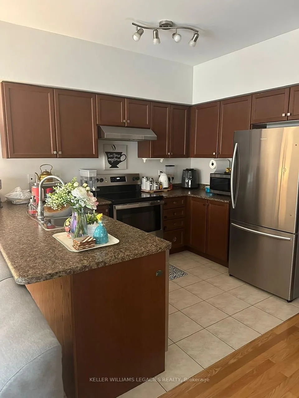 Photo 6 of 80 Evanwood Crescent, Brampton, Credit Valley — HOMEH