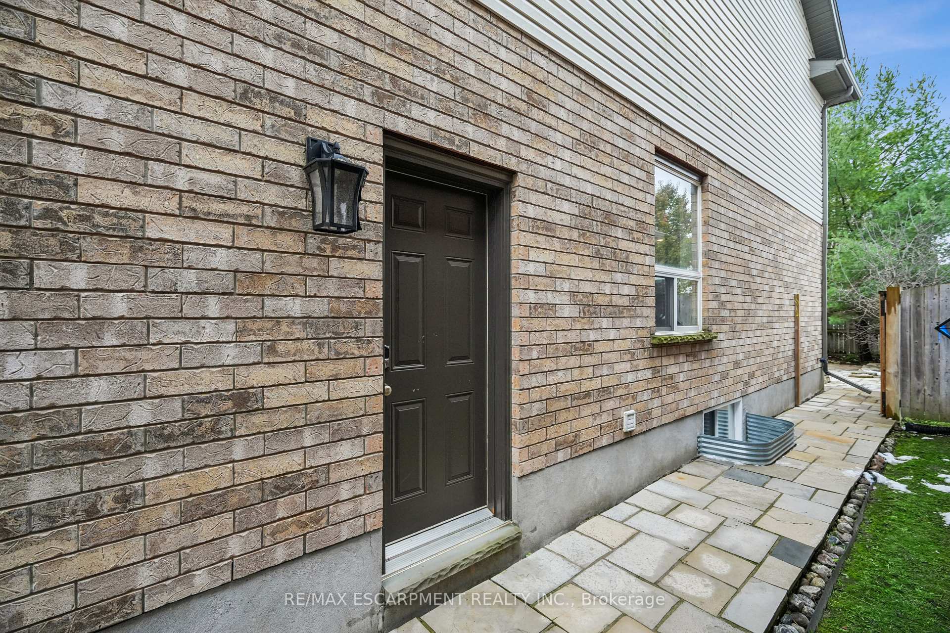 Photo 7 of 9 Pearson Street, Guelph, Pineridge/Westminster Woods — HOMEH