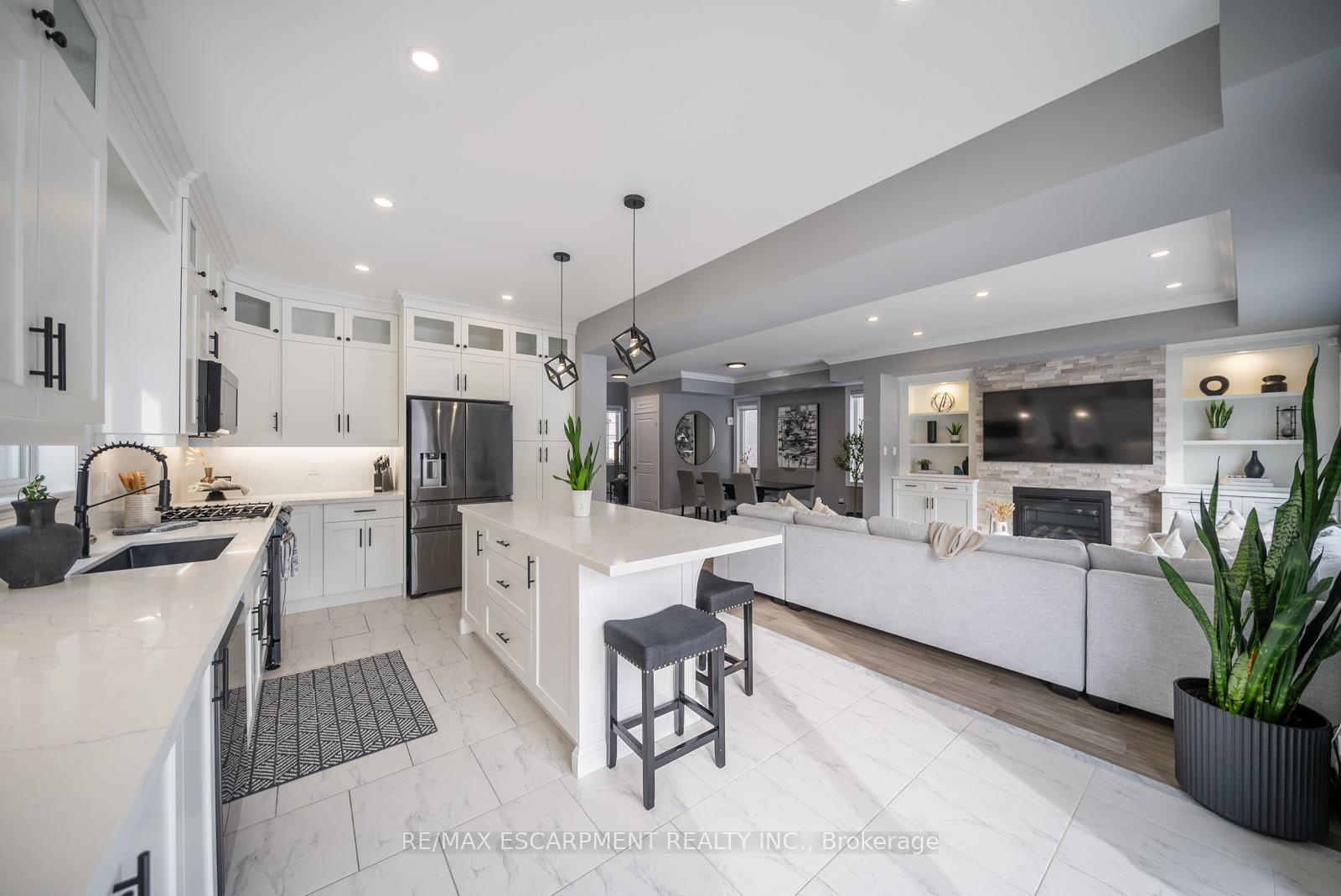 Photo 8 of 36 Miller Drive, Hamilton, Ancaster — HOMEH